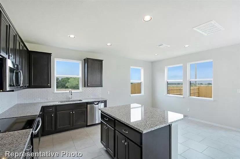 307 Insider Loop, Elgin, TX 78621