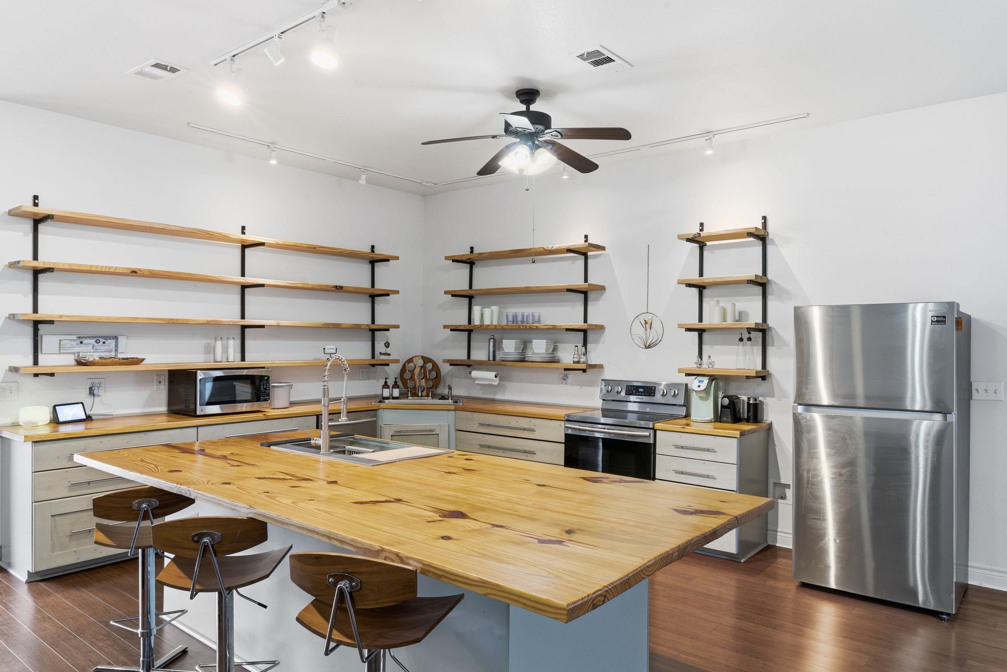 5704 Roundup Way, Lago Vista, TX 78645