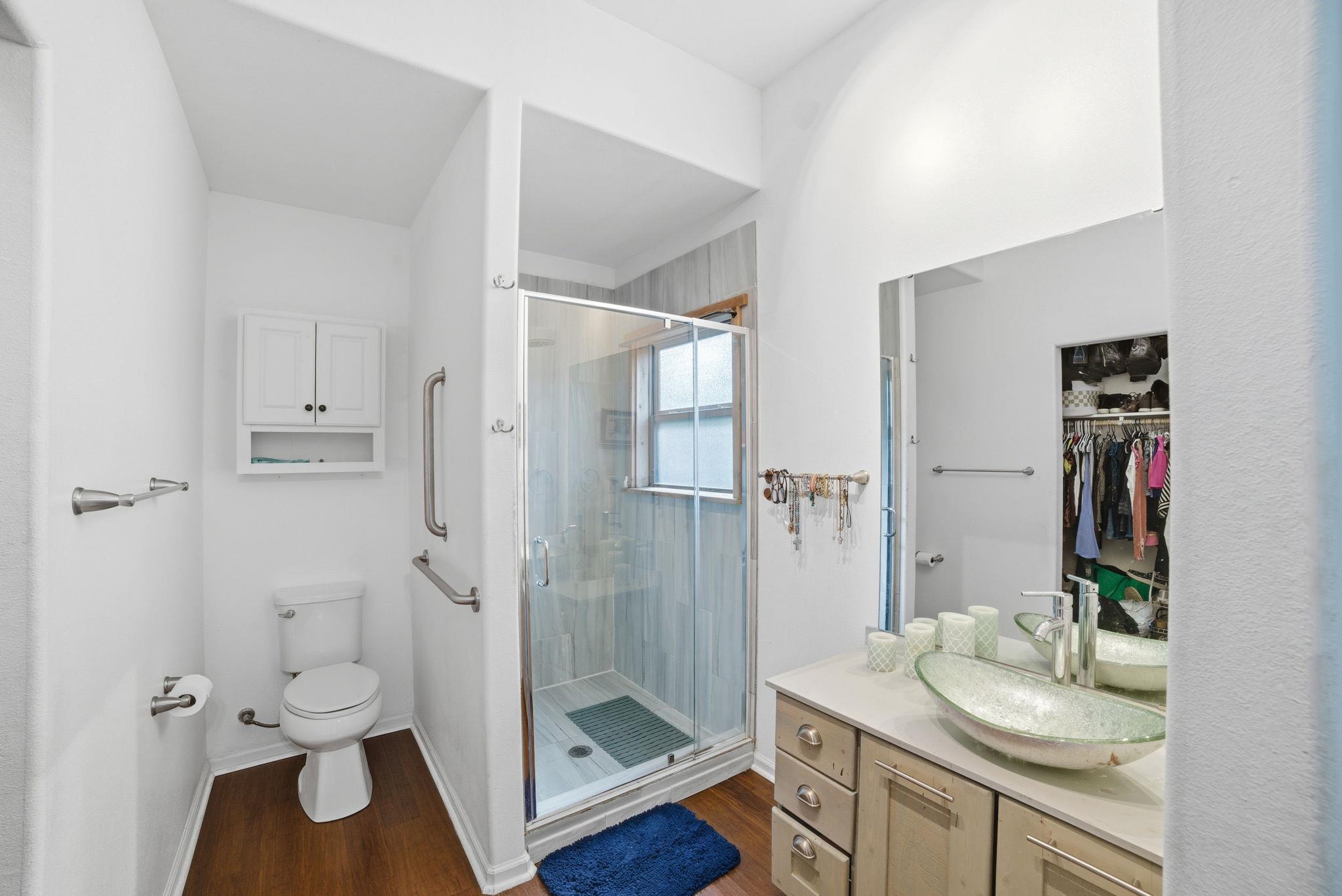 5704 Roundup Way, Lago Vista, TX 78645