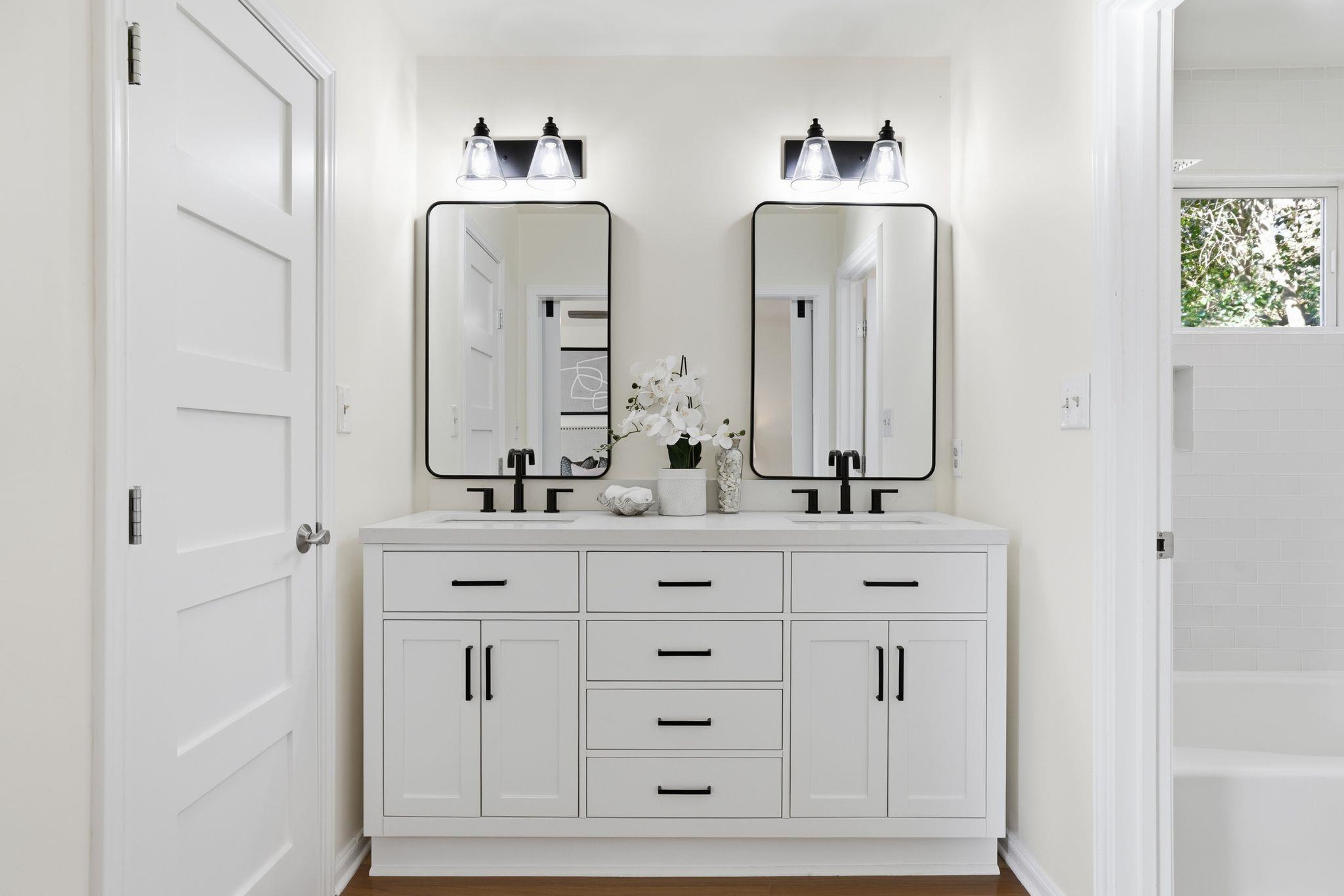 3500 Peregrine Falcon Dr, Austin, TX 78746