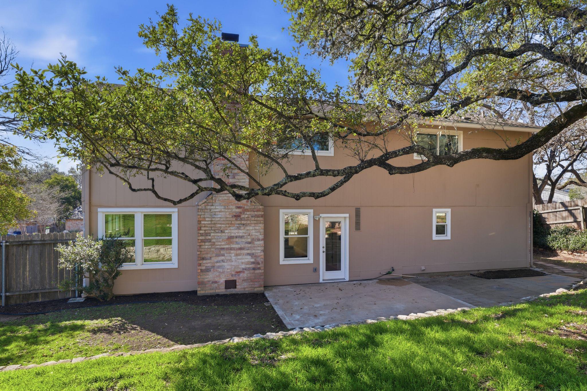 3500 Peregrine Falcon Dr, Austin, TX 78746