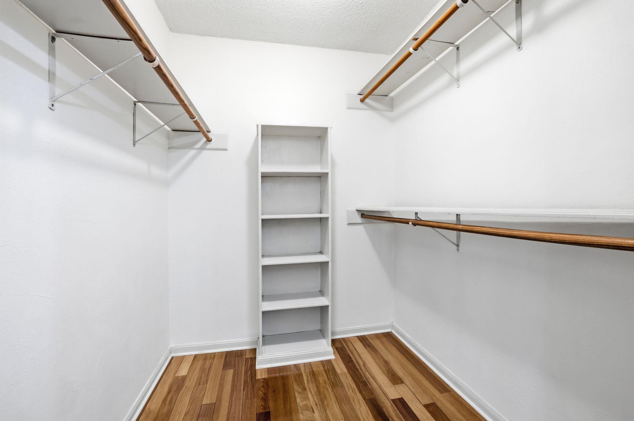 3500 Peregrine Falcon Dr, Austin, TX 78746