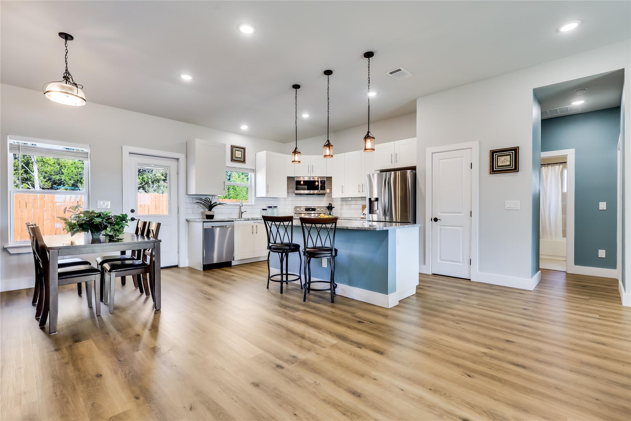 18322 Lake Oaks Dr, Jonestown, TX 78645