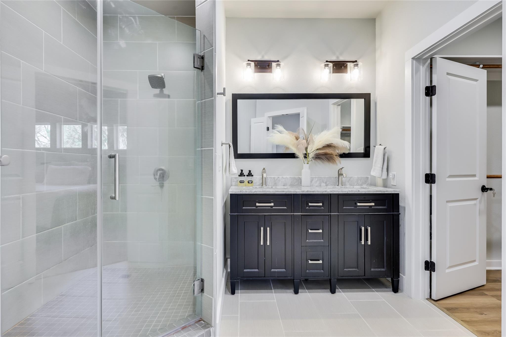 18322 Lake Oaks Dr, Jonestown, TX 78645