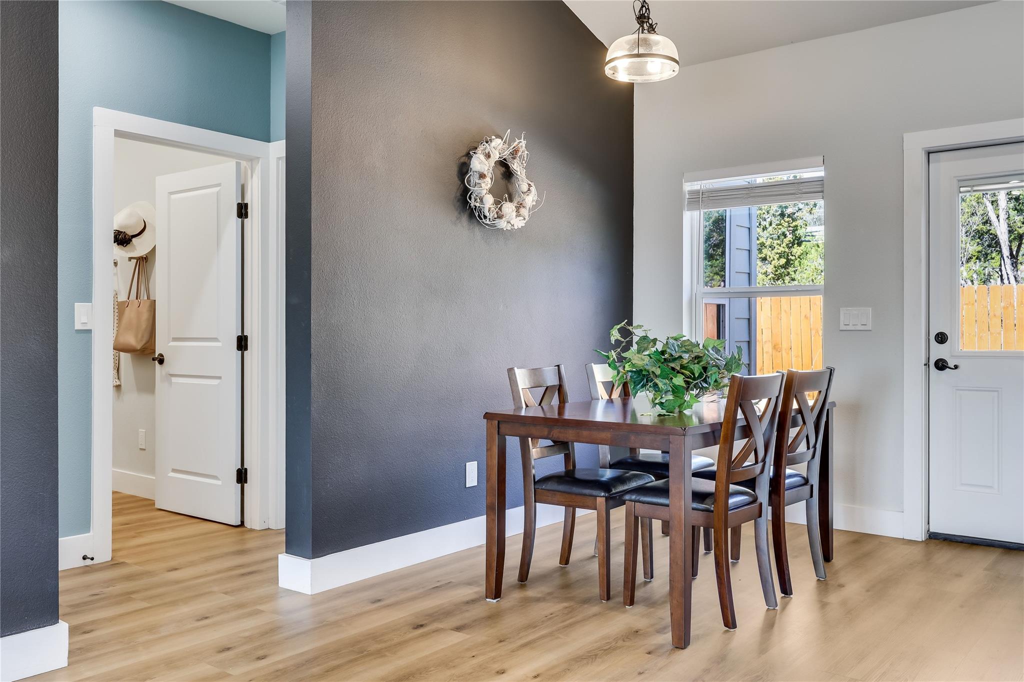 18322 Lake Oaks Dr, Jonestown, TX 78645