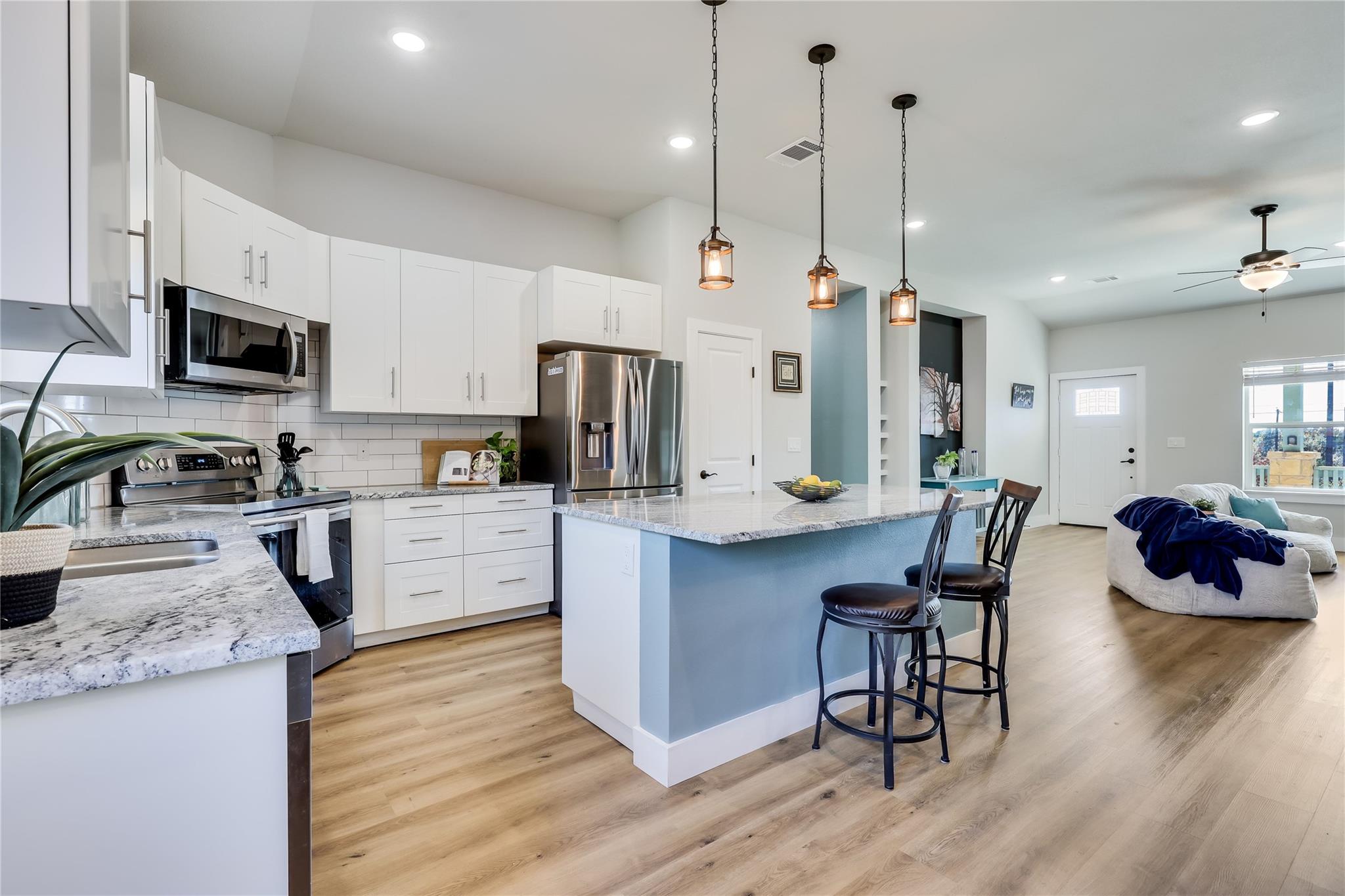 18322 Lake Oaks Dr, Jonestown, TX 78645