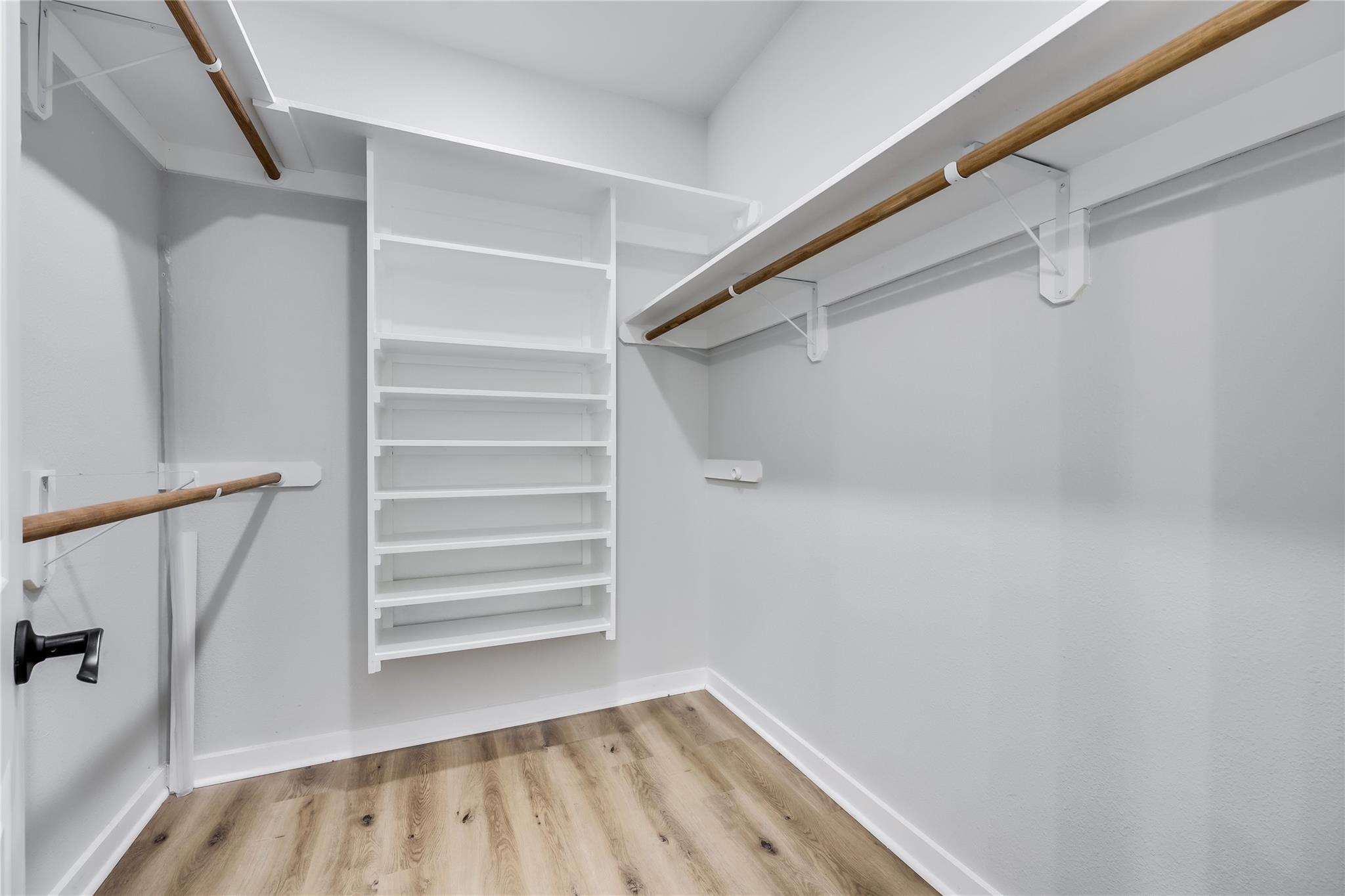 18322 Lake Oaks Dr, Jonestown, TX 78645