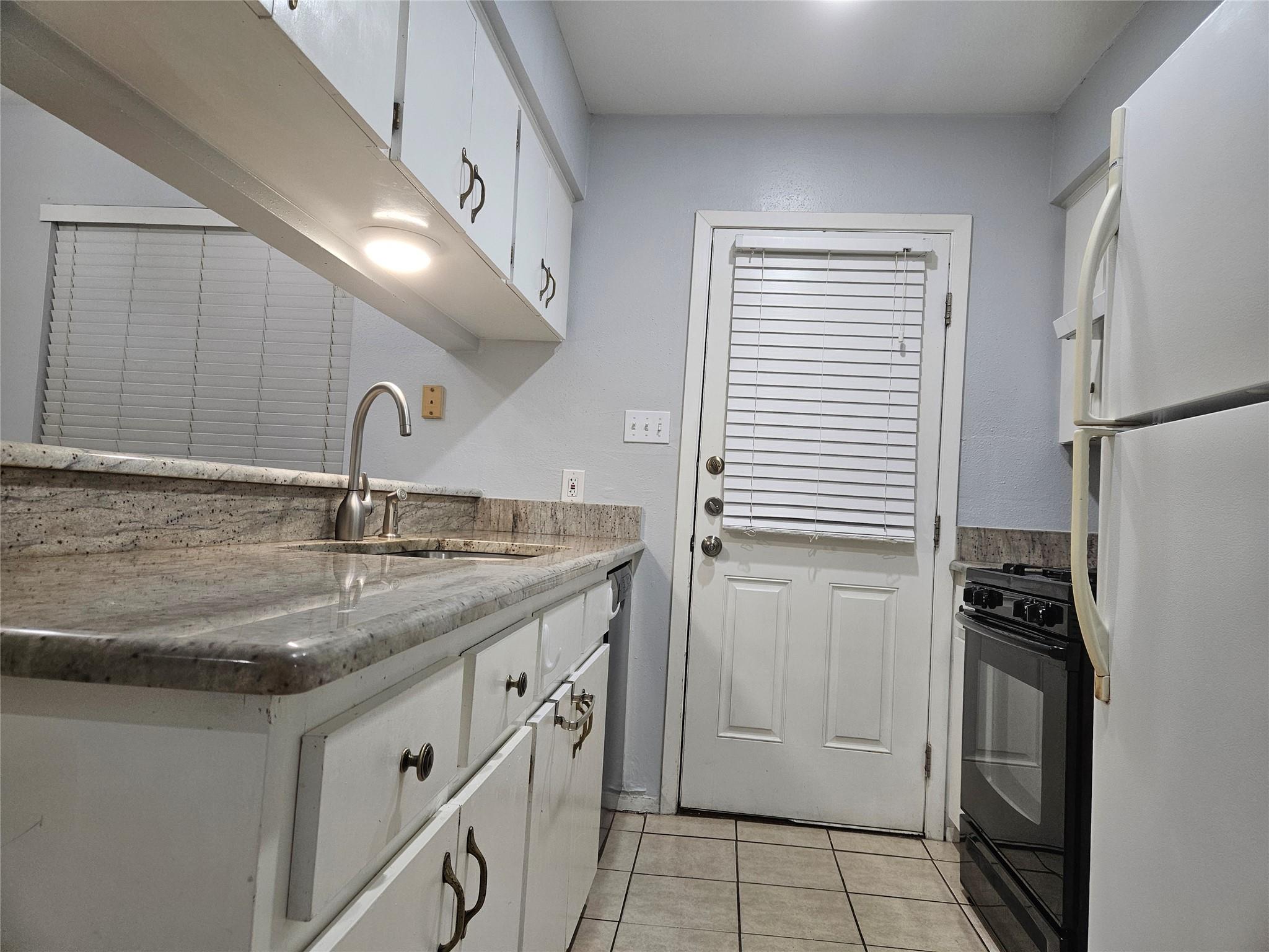 2305 Cottonwood Dr # B, Georgetown, TX 78628