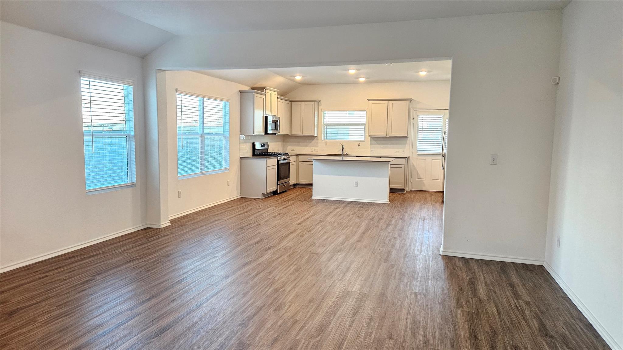 195 Salt Springs Rd, Kyle, TX 78640