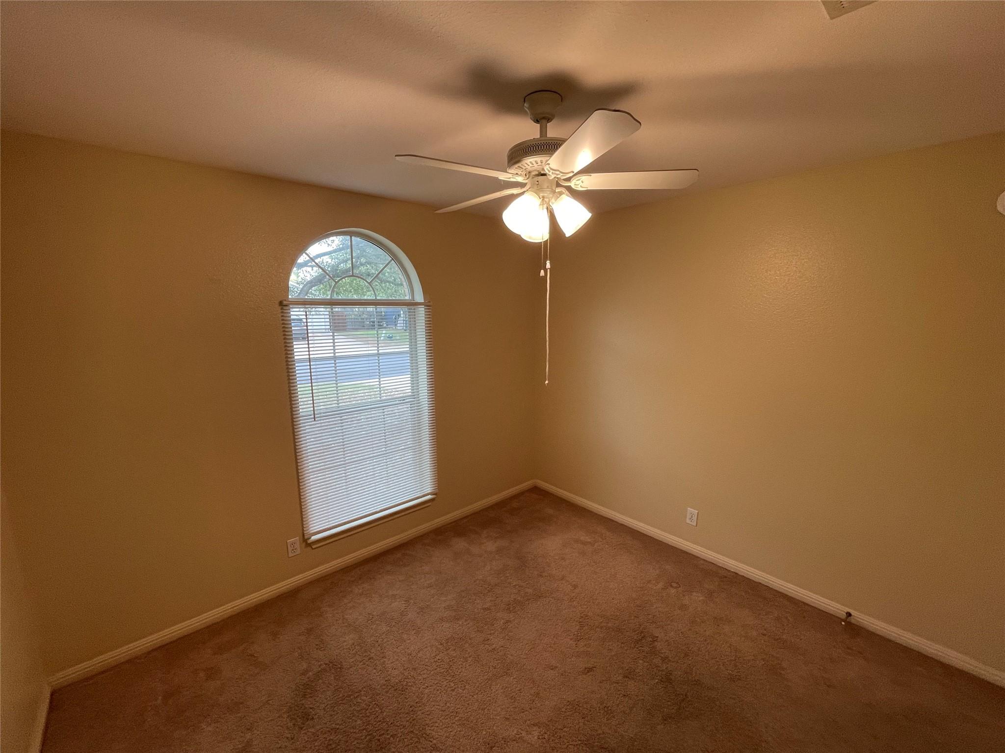 602 Losoya Ct, Hutto, TX 78634