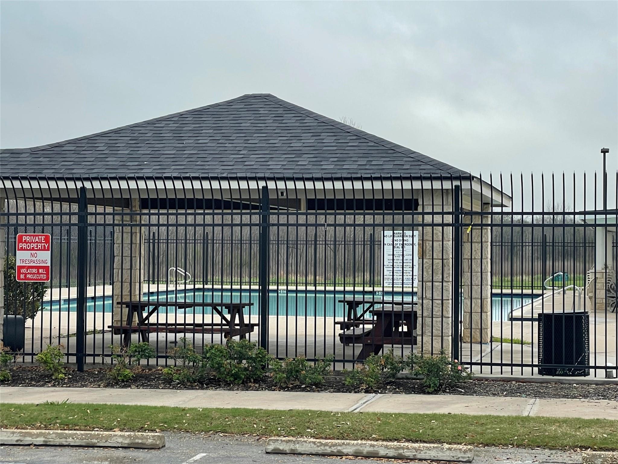 602 Losoya Ct, Hutto, TX 78634