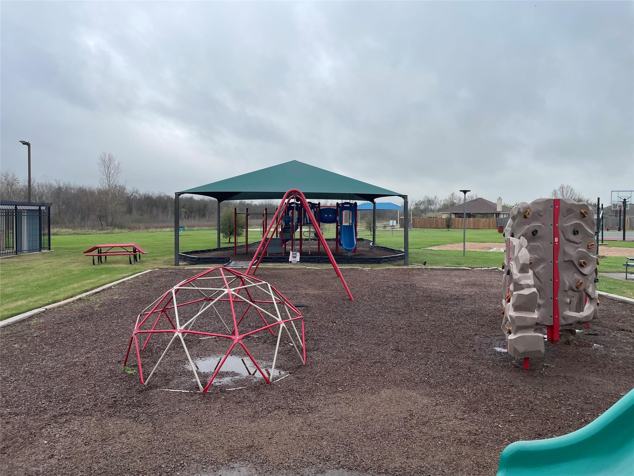 602 Losoya Ct, Hutto, TX 78634