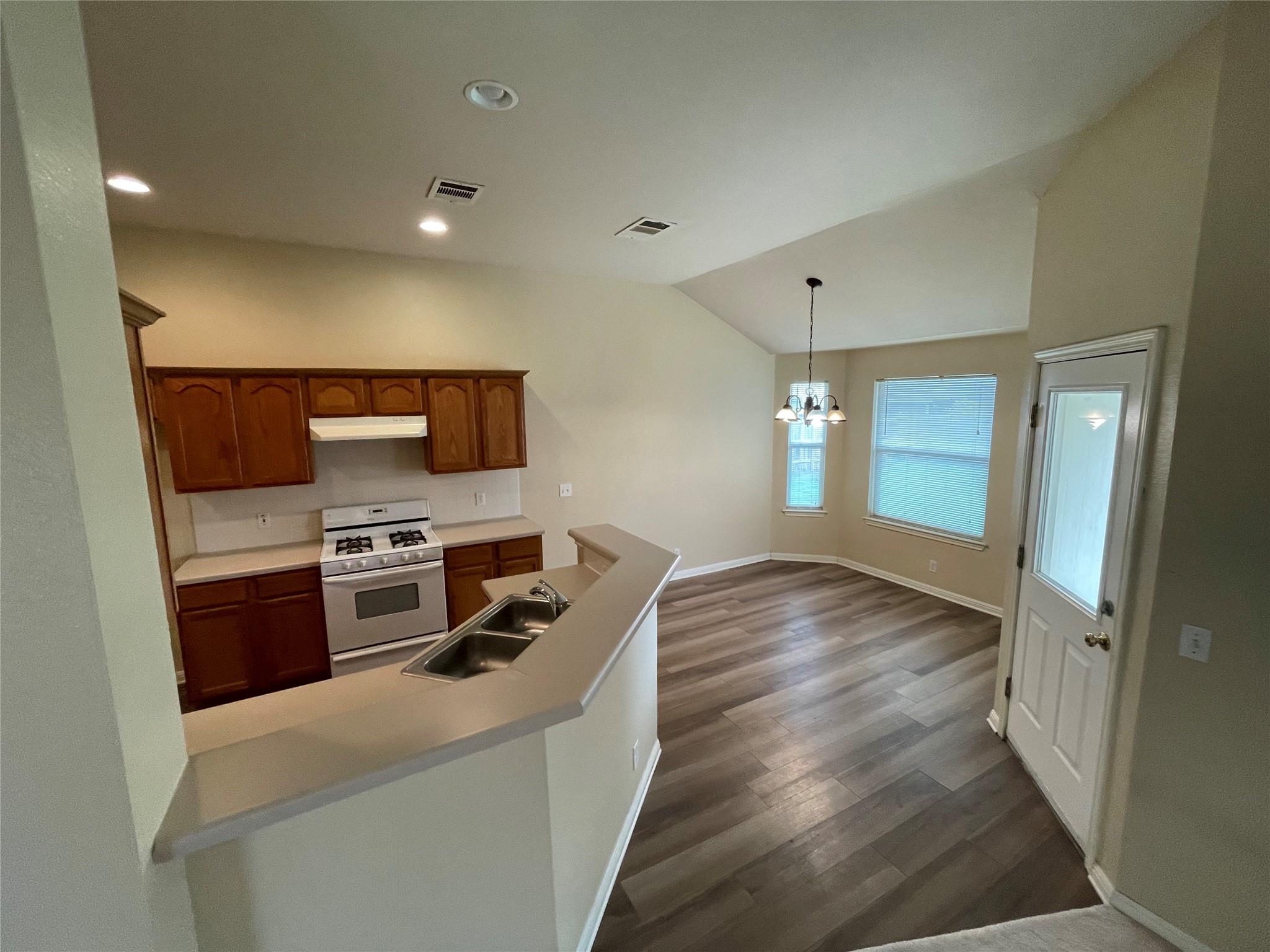 602 Losoya Ct, Hutto, TX 78634