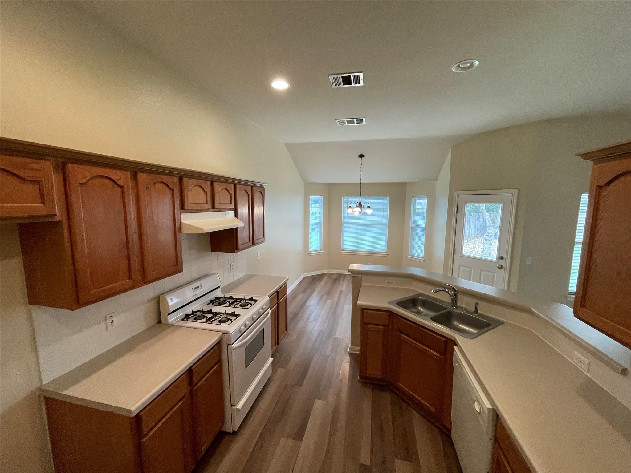 602 Losoya Ct, Hutto, TX 78634