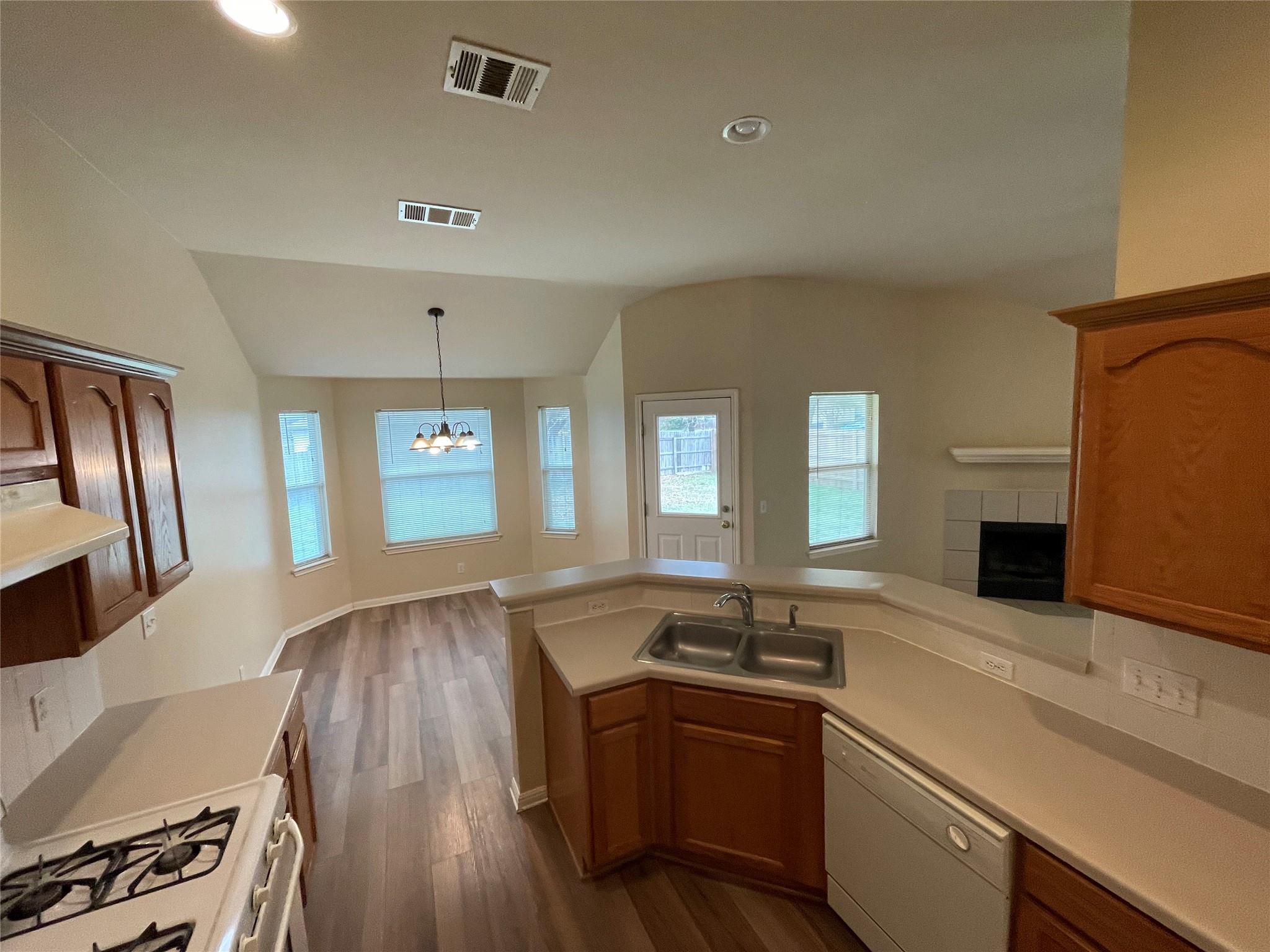 602 Losoya Ct, Hutto, TX 78634