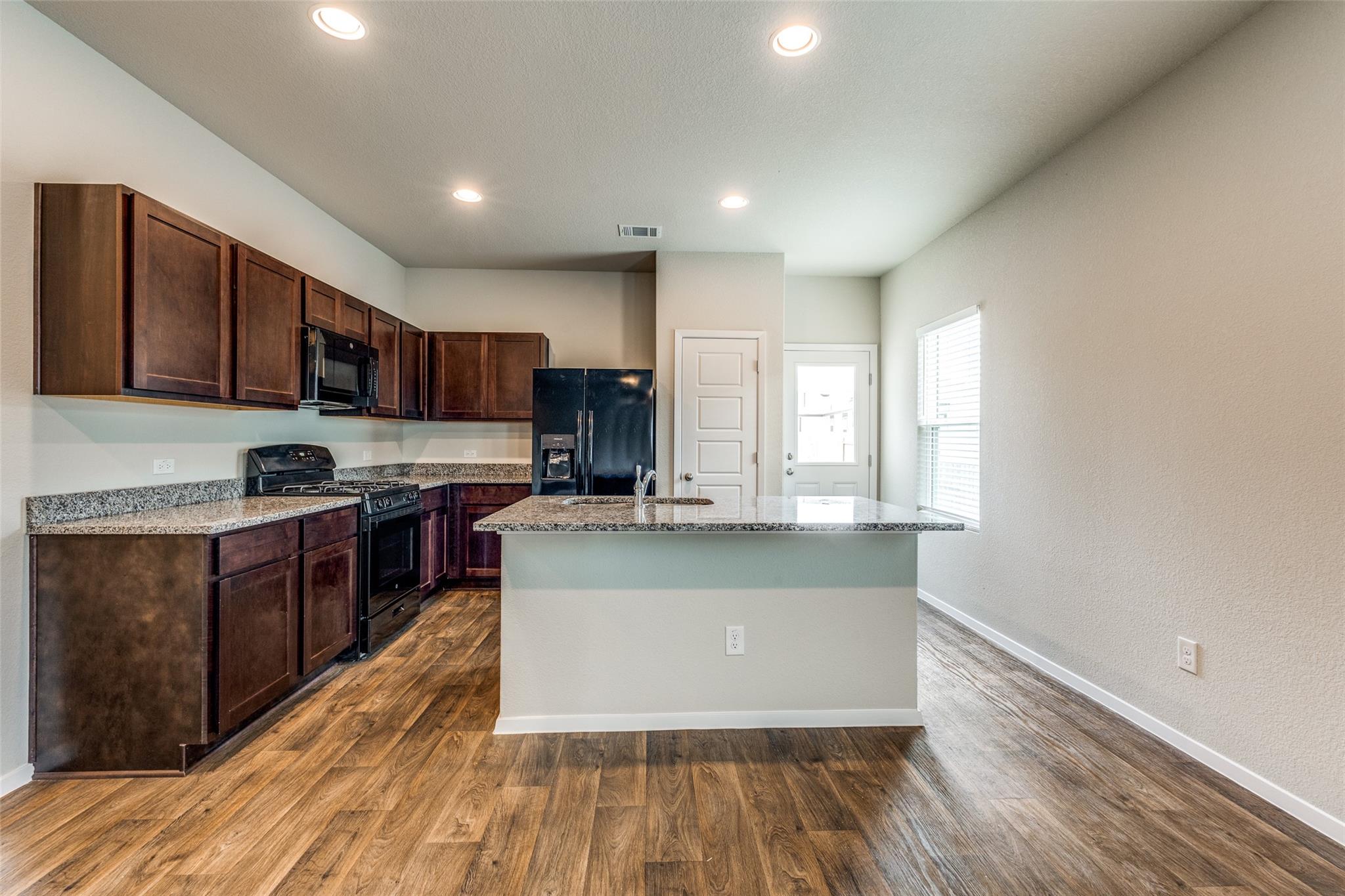 140 Thunder Oak St, San Marcos, TX 78666