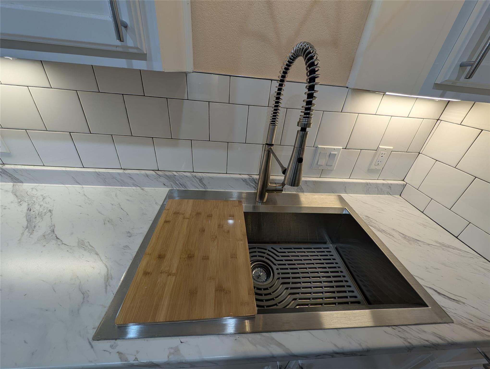 320 Laredo St, Lockhart, TX 78644