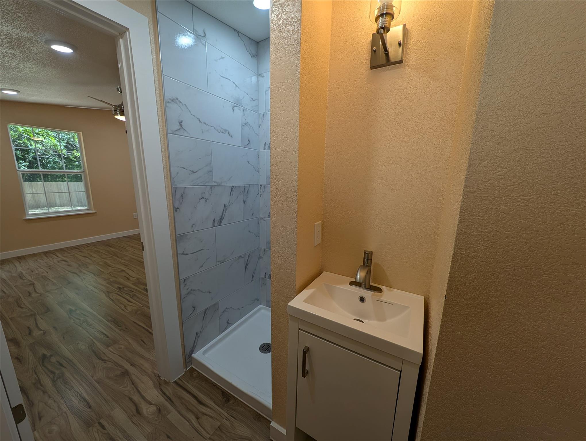 320 Laredo St, Lockhart, TX 78644