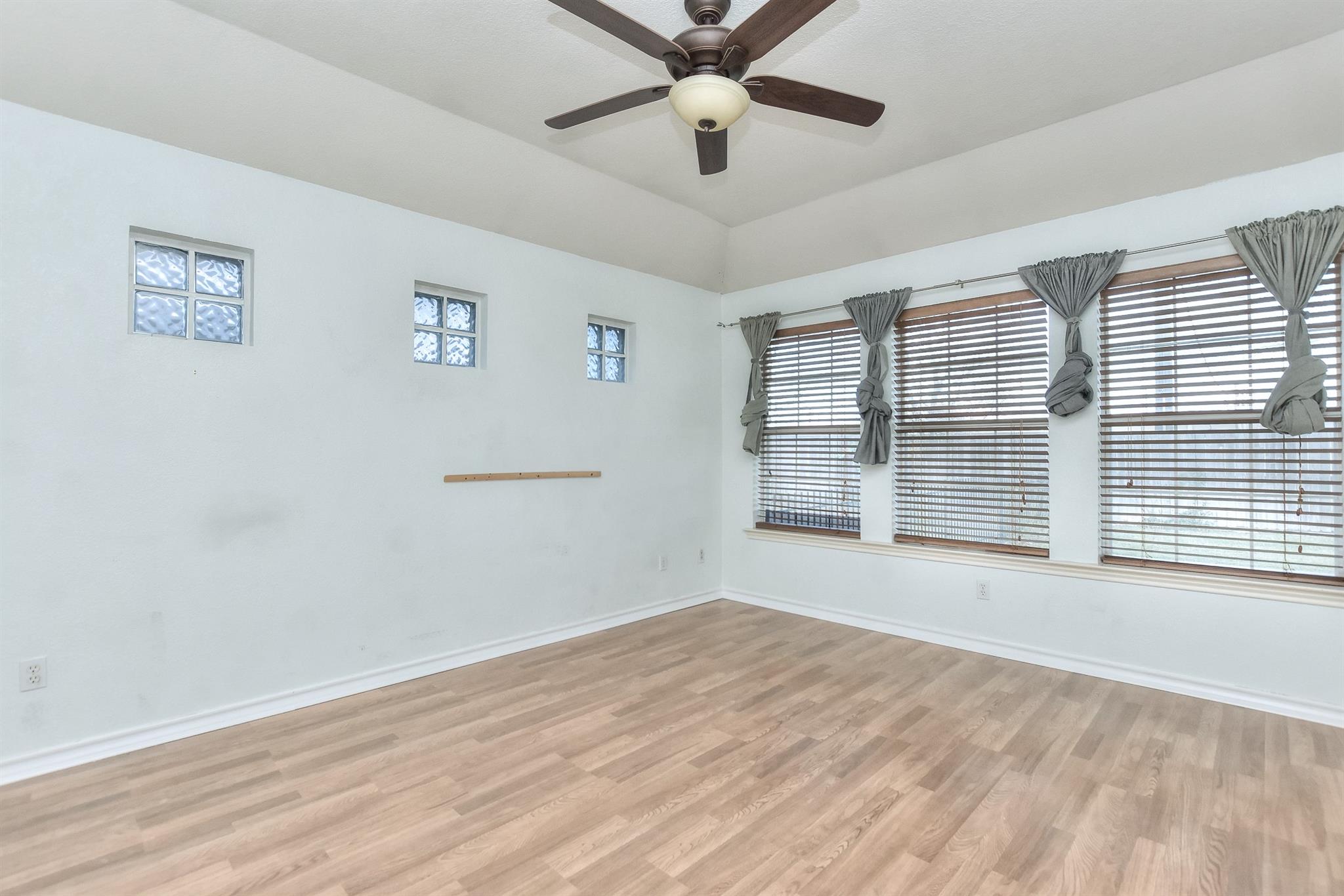 210 Village Dr, Georgetown, TX 78628