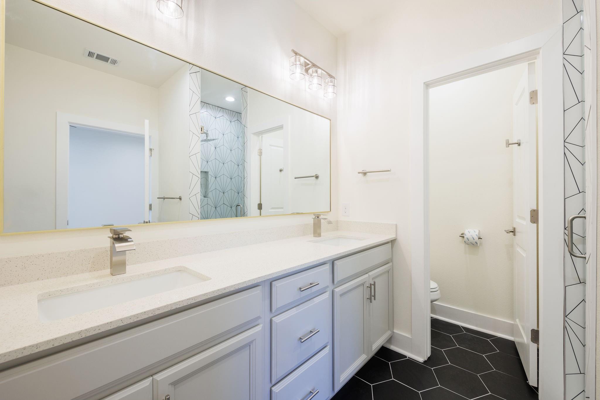 18716 W Lakeview Dr, Jonestown, TX 78645