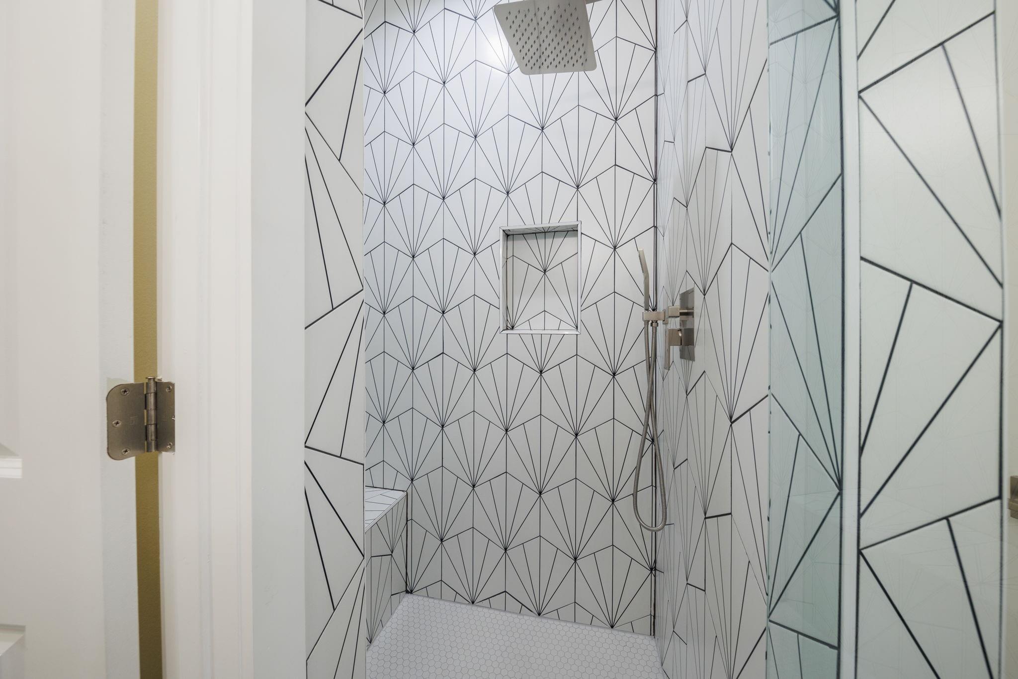 18716 W Lakeview Dr, Jonestown, TX 78645