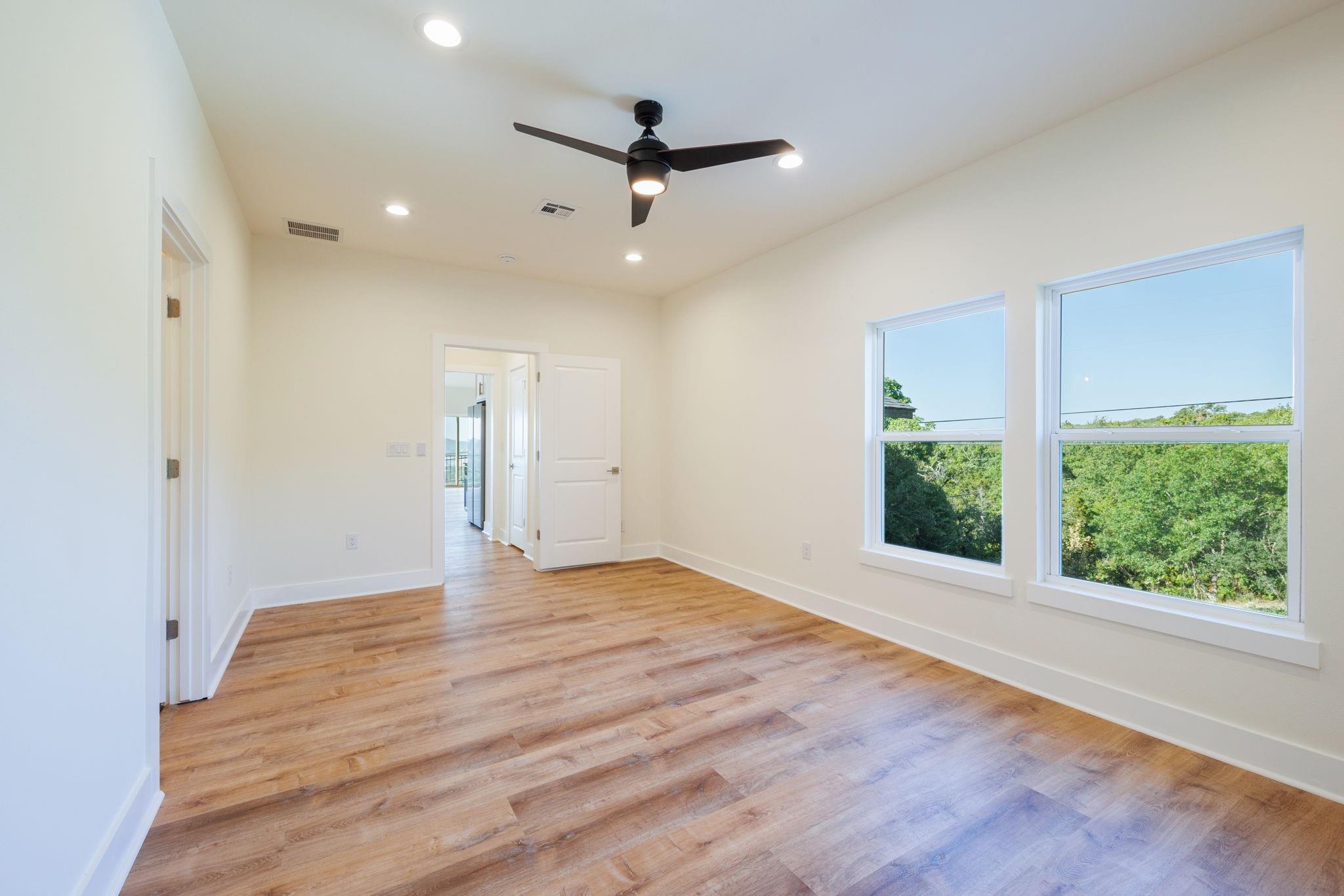 18716 W Lakeview Dr, Jonestown, TX 78645