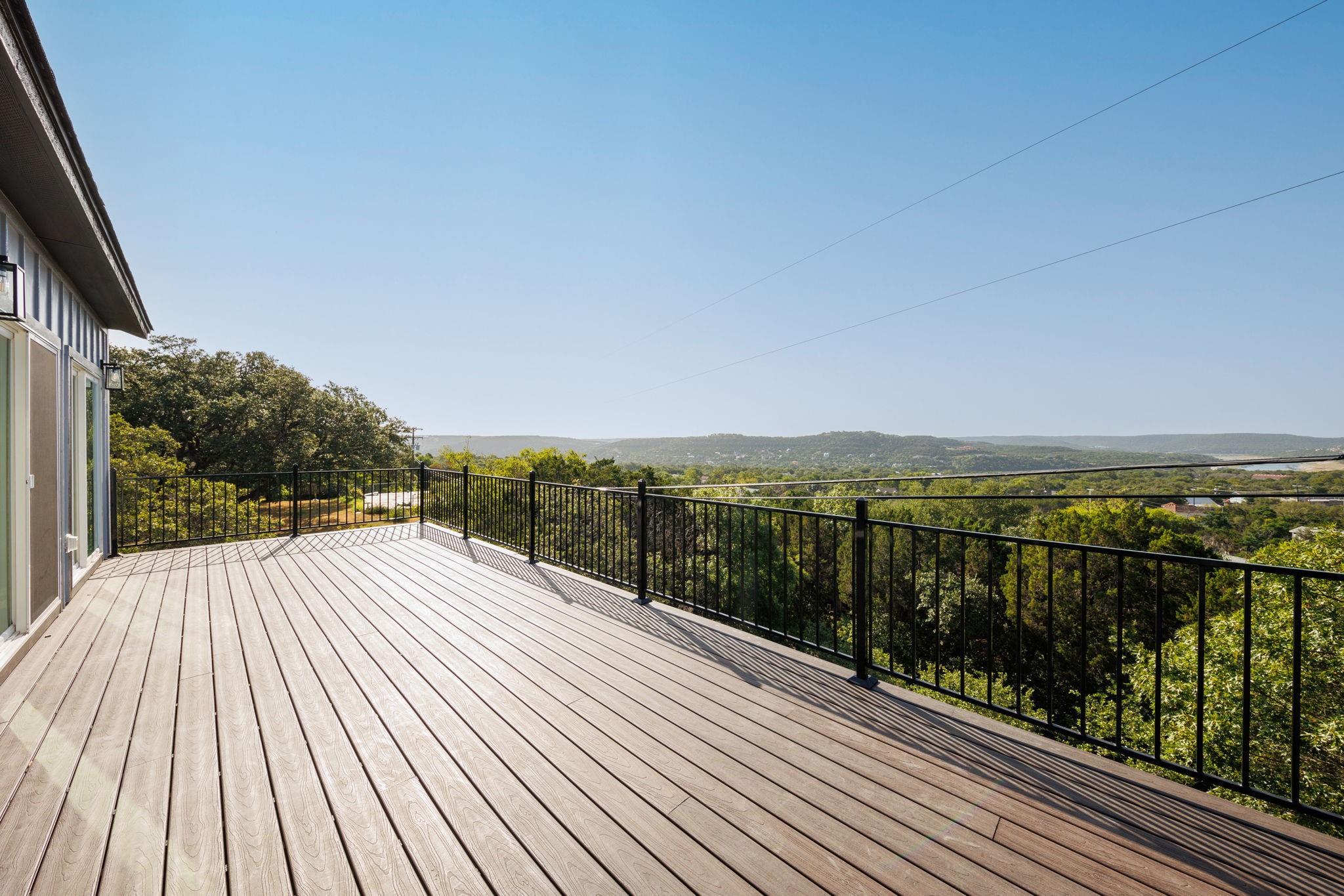 18716 W Lakeview Dr, Jonestown, TX 78645