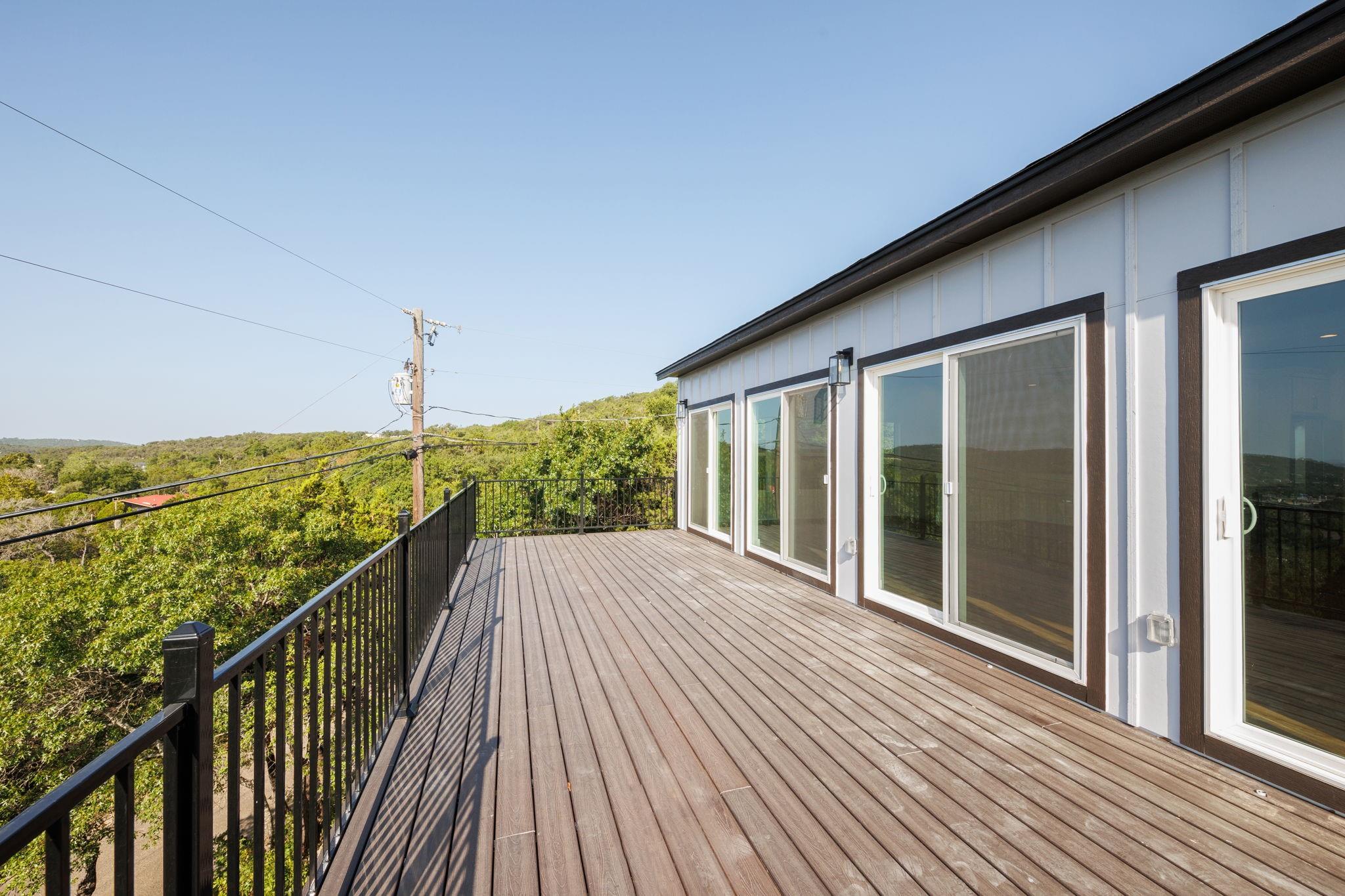 18716 W Lakeview Dr, Jonestown, TX 78645