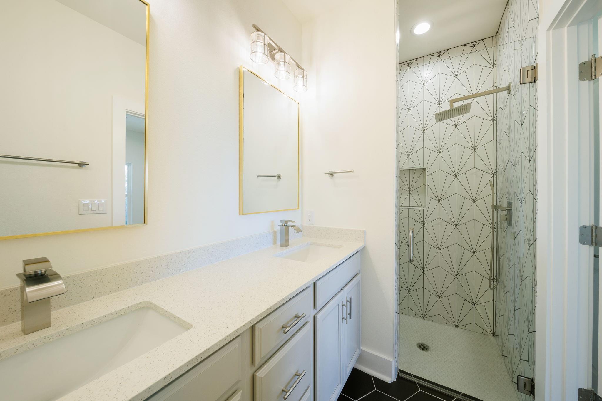 18716 W Lakeview Dr, Jonestown, TX 78645