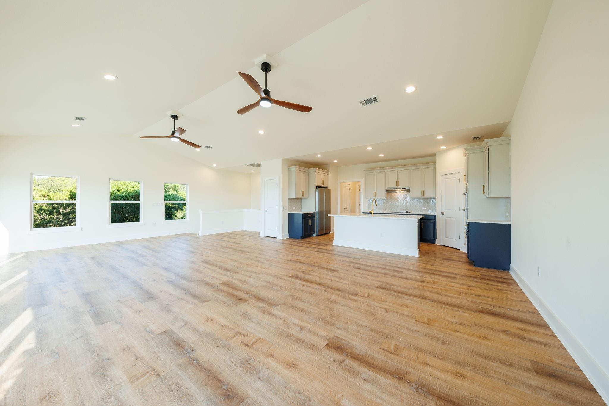 18716 W Lakeview Dr, Jonestown, TX 78645