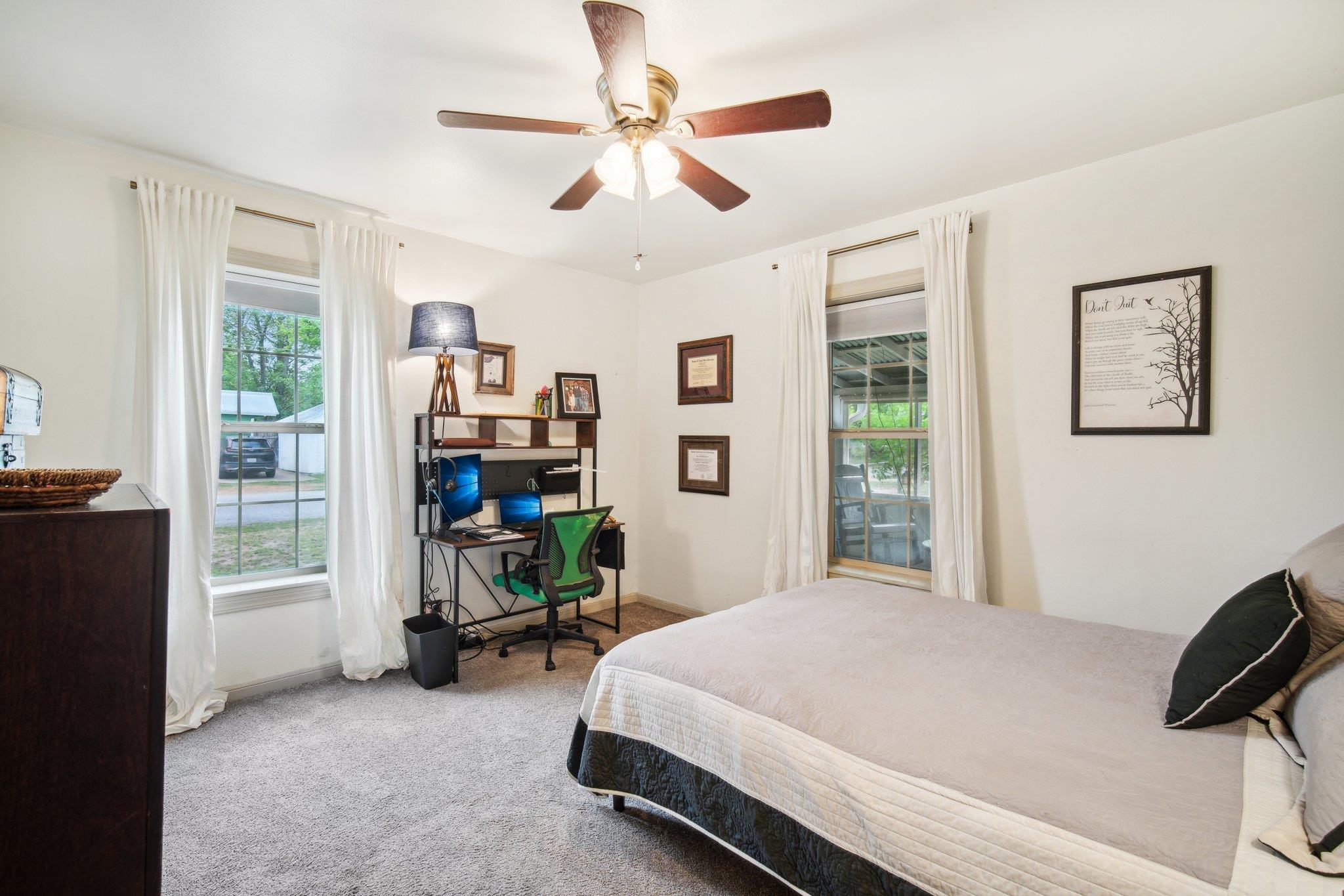 801 Bishop St, Smithville, TX 78957