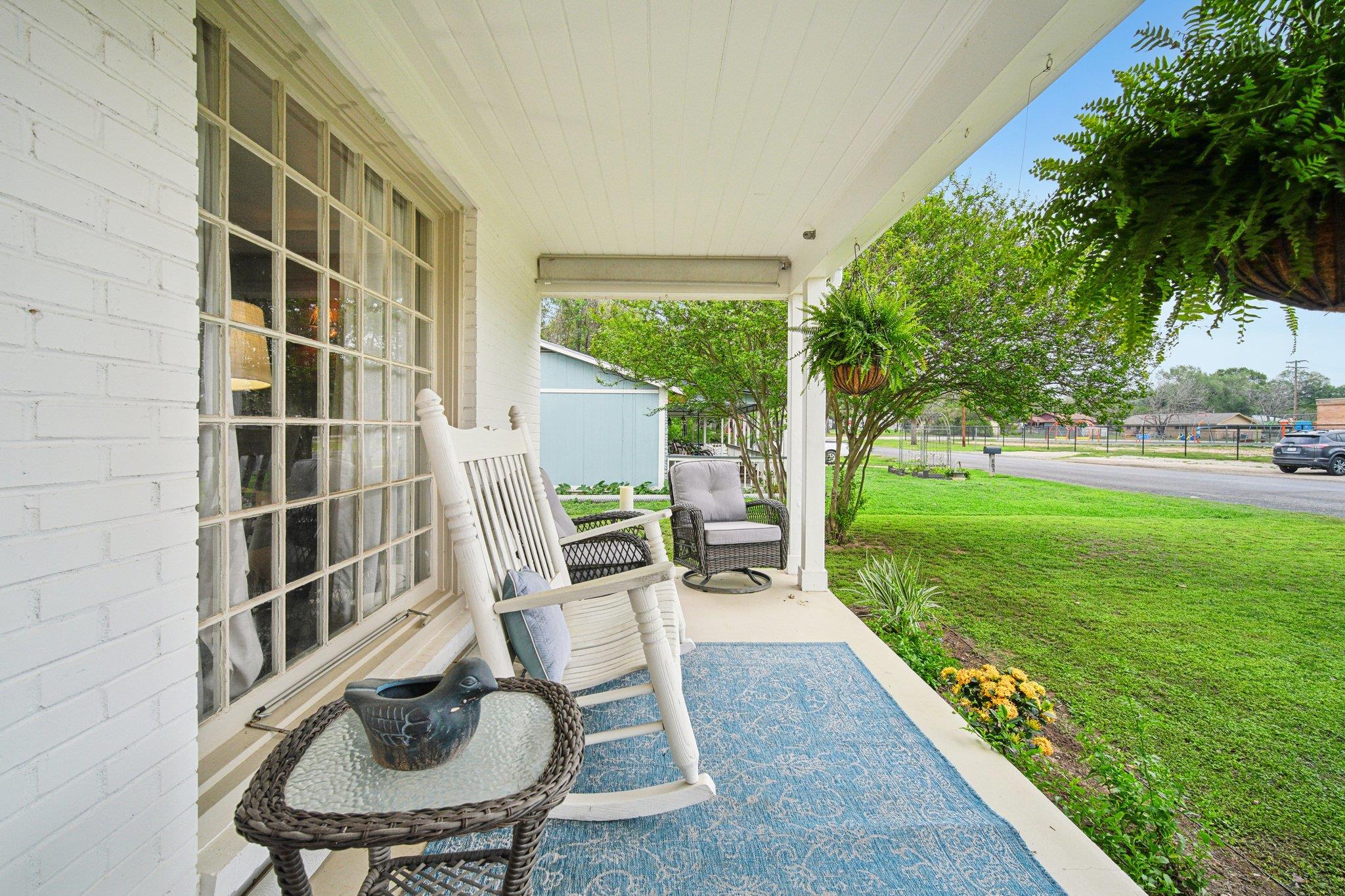 801 Bishop St, Smithville, TX 78957