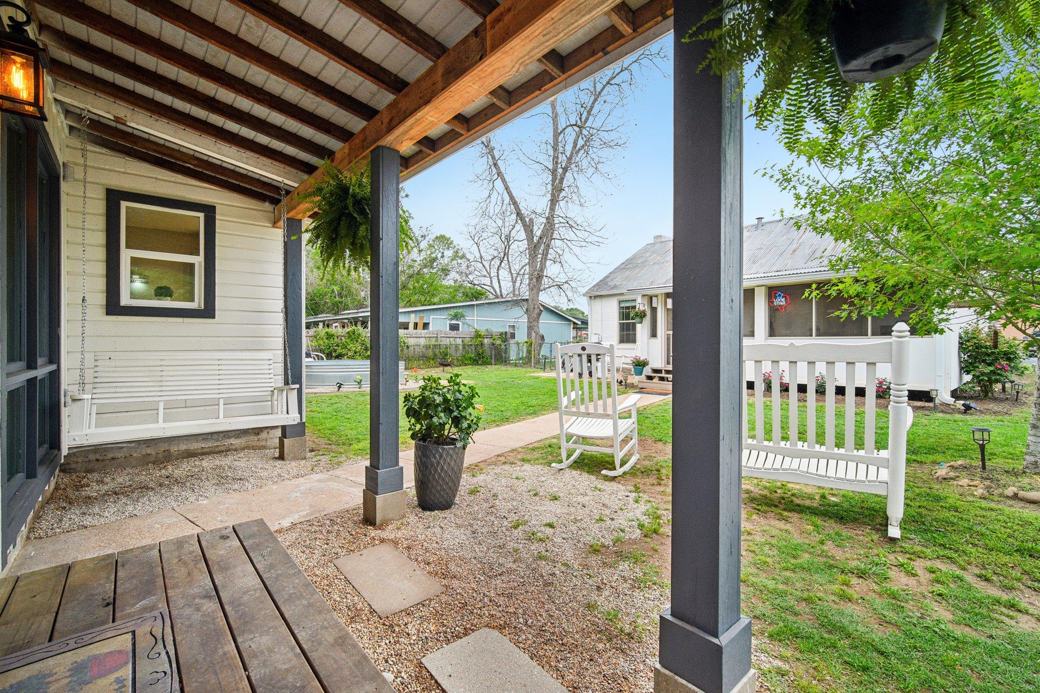 801 Bishop St, Smithville, TX 78957