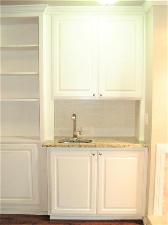 6627 Valleyside Rd, Austin, TX 78731