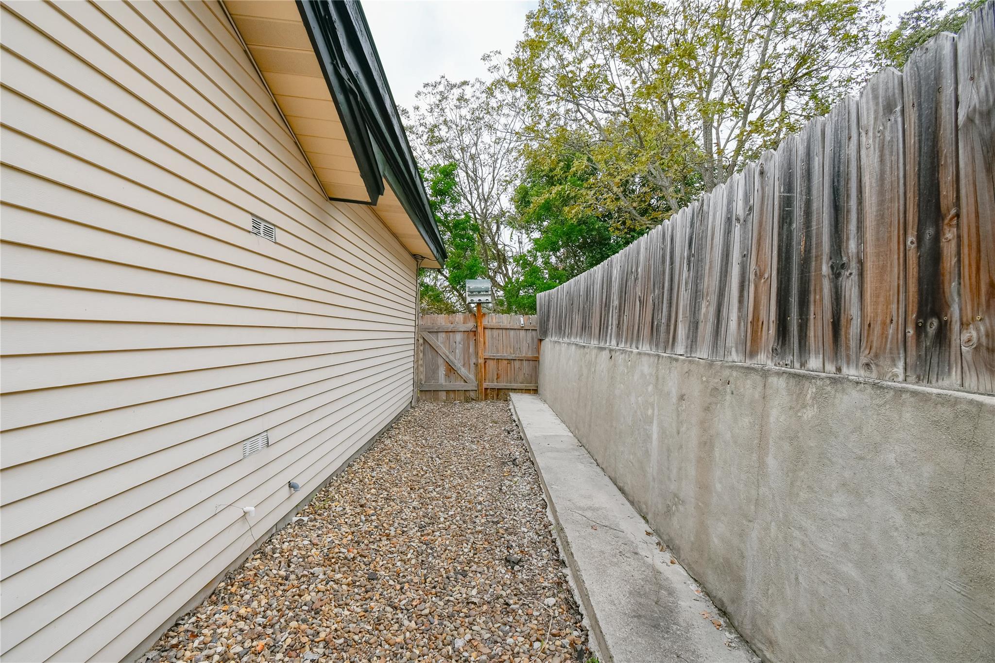 12605 Moss Hollow St, San Antonio, TX 78233