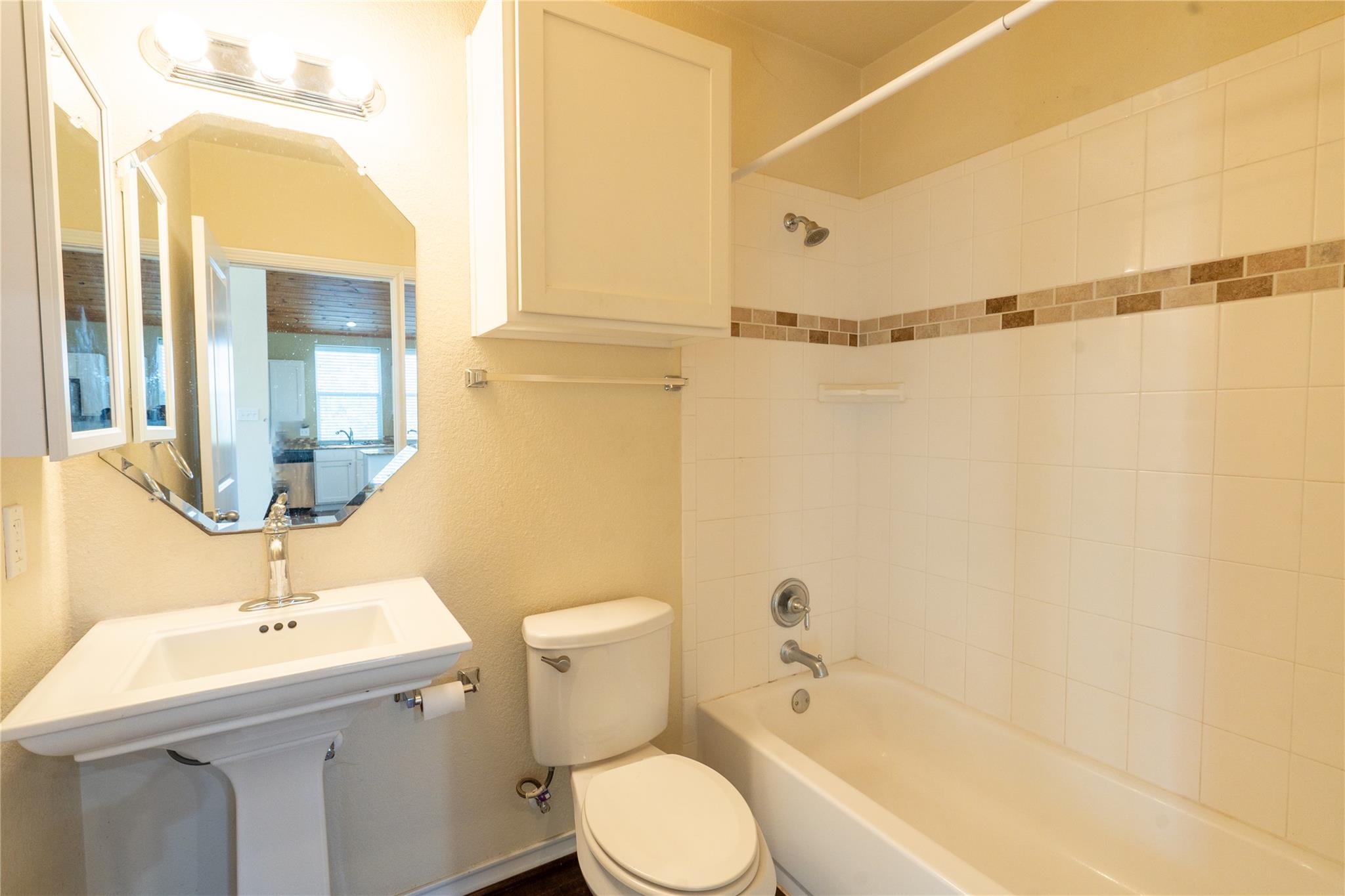 1050 County Road 129 # B, Taylor, TX 76574