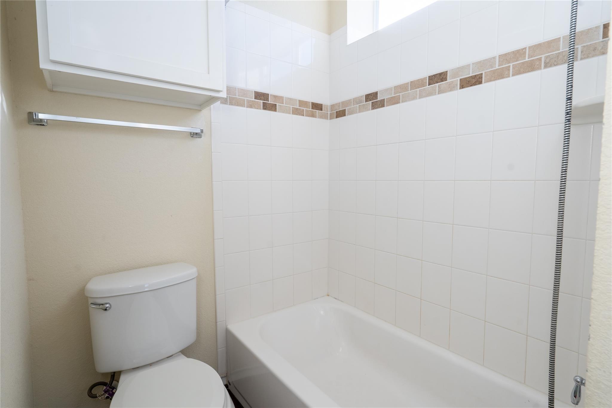 1050 County Road 129 # B, Taylor, TX 76574