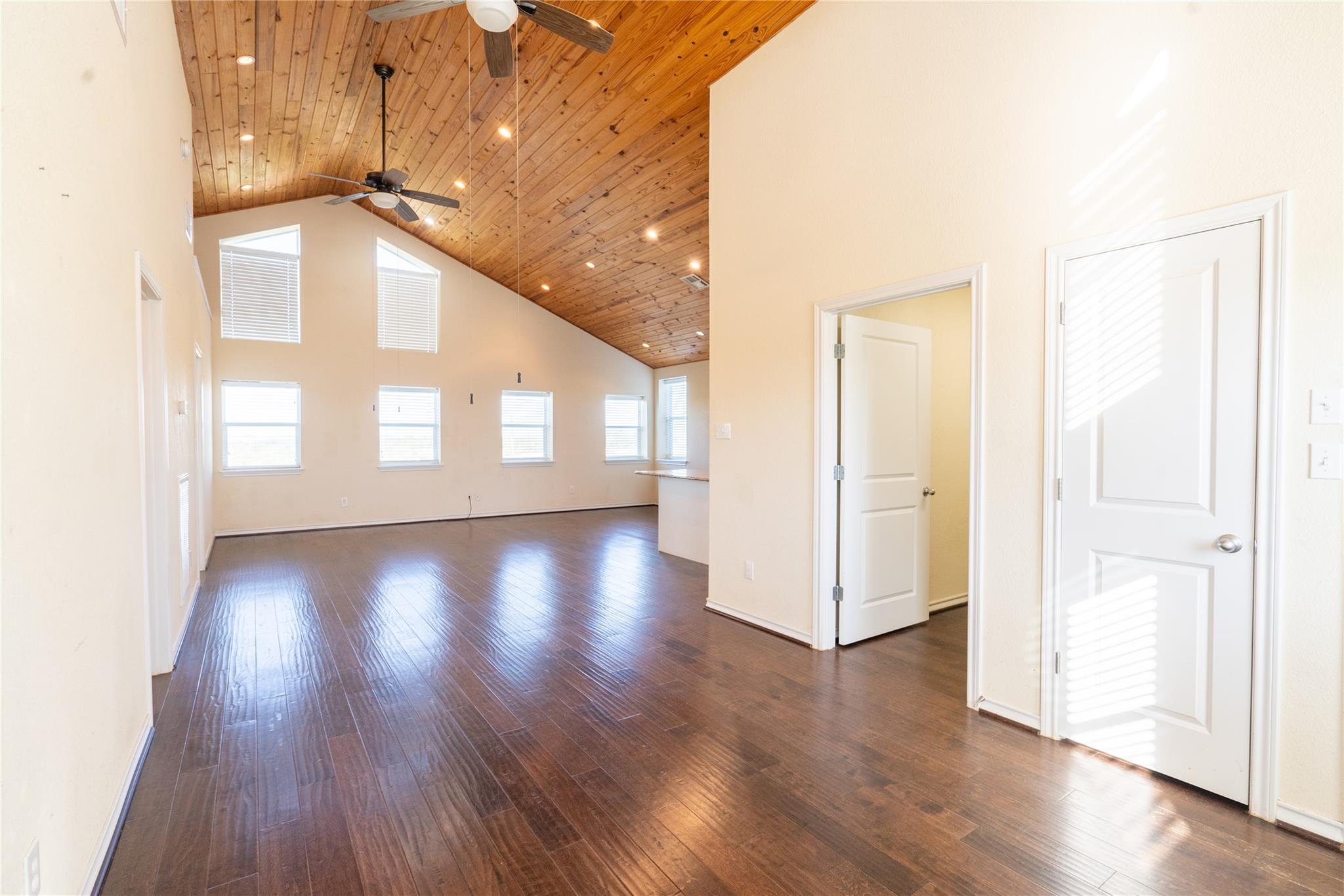 1050 County Road 129 # B, Taylor, TX 76574