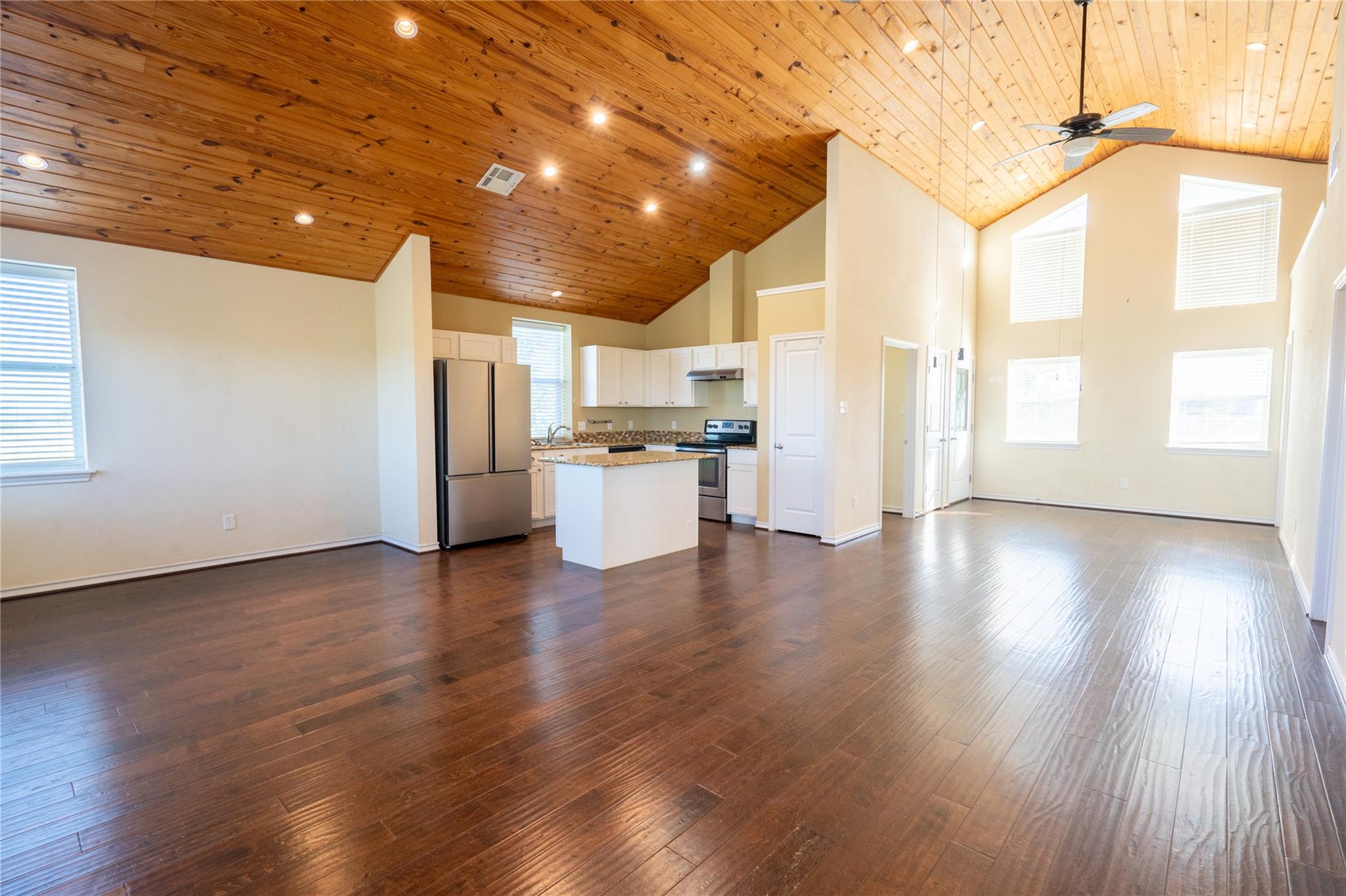 1050 County Road 129 # B, Taylor, TX 76574