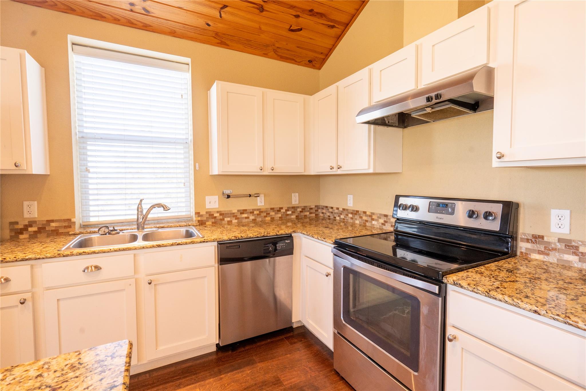 1050 County Road 129 # B, Taylor, TX 76574