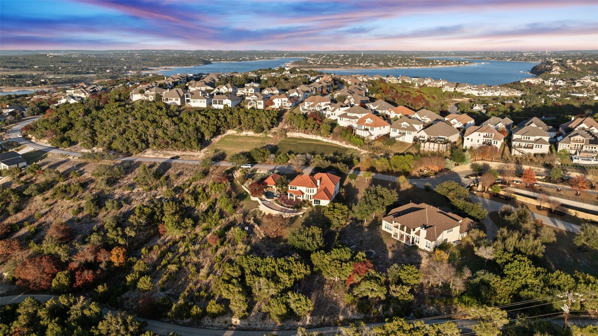 2906 Lakehurst Rd, Spicewood, TX 78669