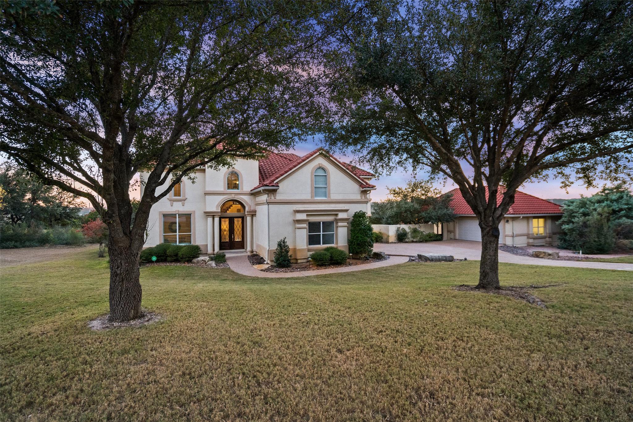 2906 Lakehurst Rd, Spicewood, TX 78669
