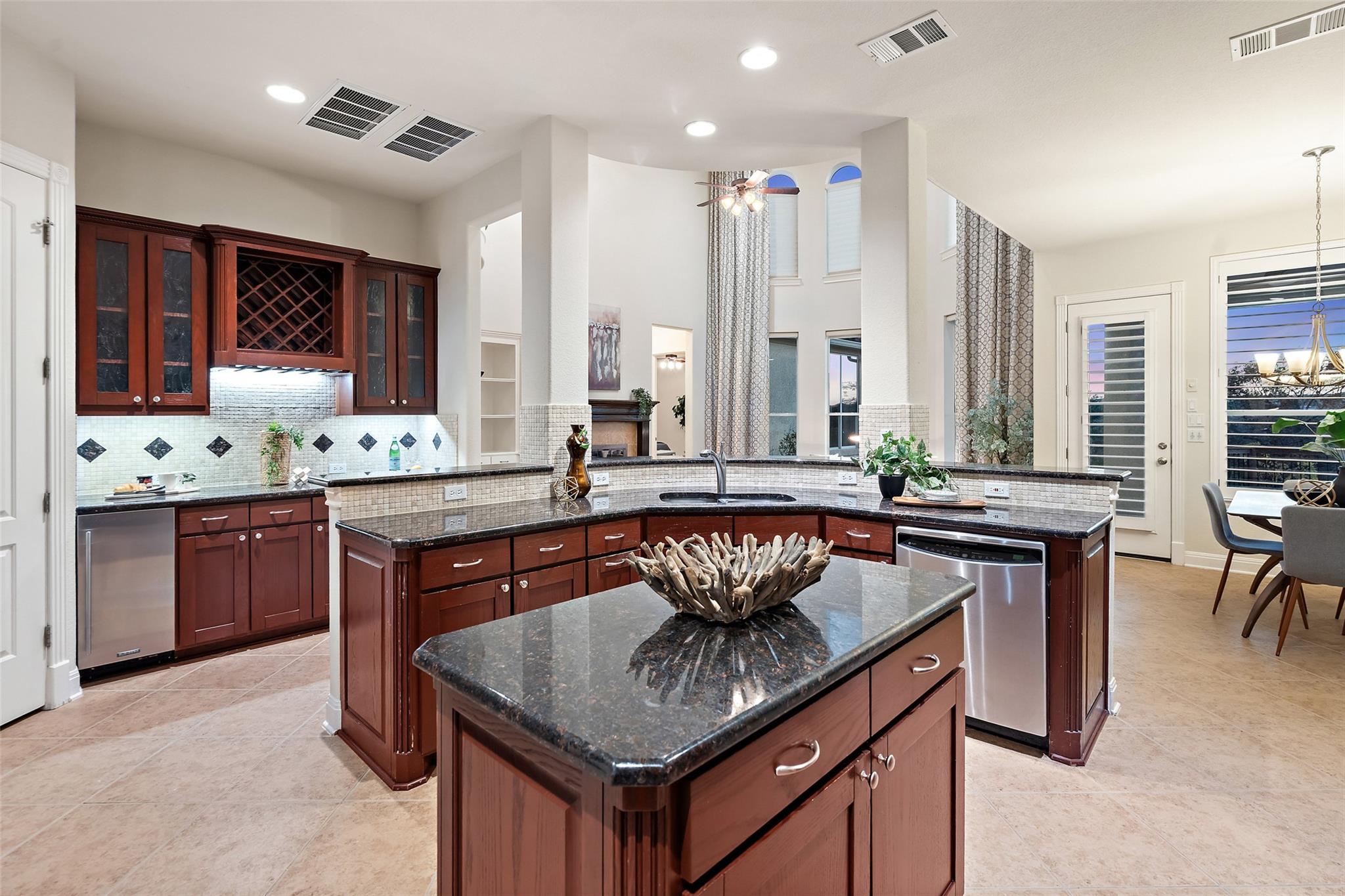 2906 Lakehurst Rd, Spicewood, TX 78669