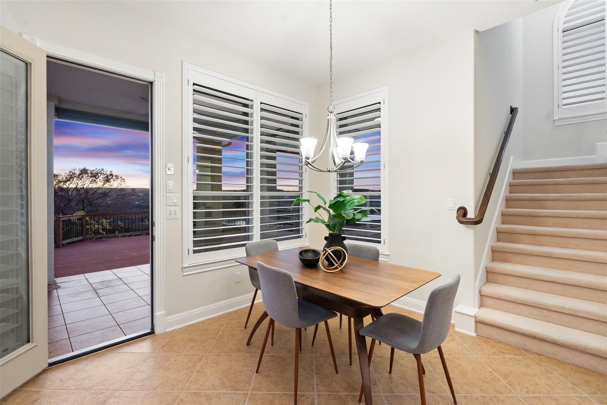 2906 Lakehurst Rd, Spicewood, TX 78669