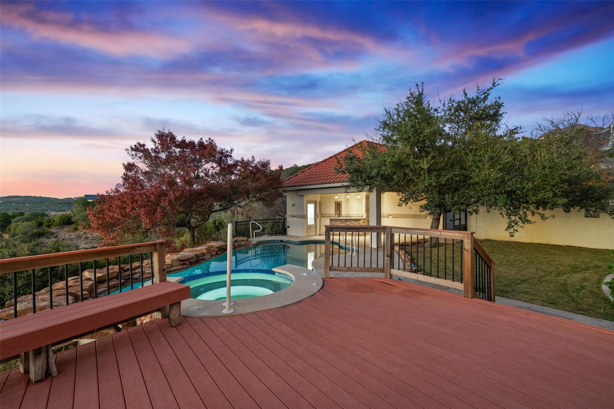 2906 Lakehurst Rd, Spicewood, TX 78669