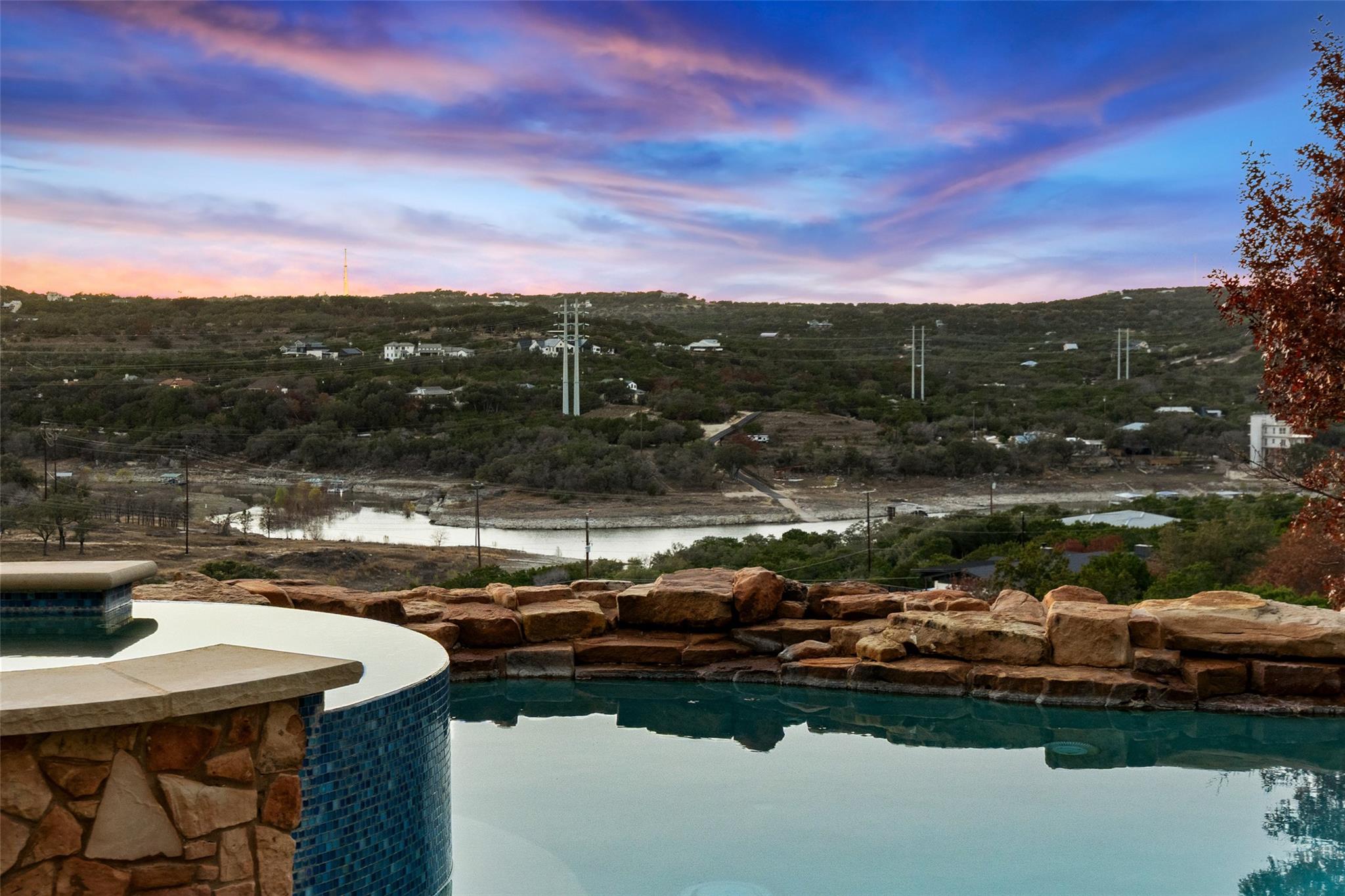 2906 Lakehurst Rd, Spicewood, TX 78669