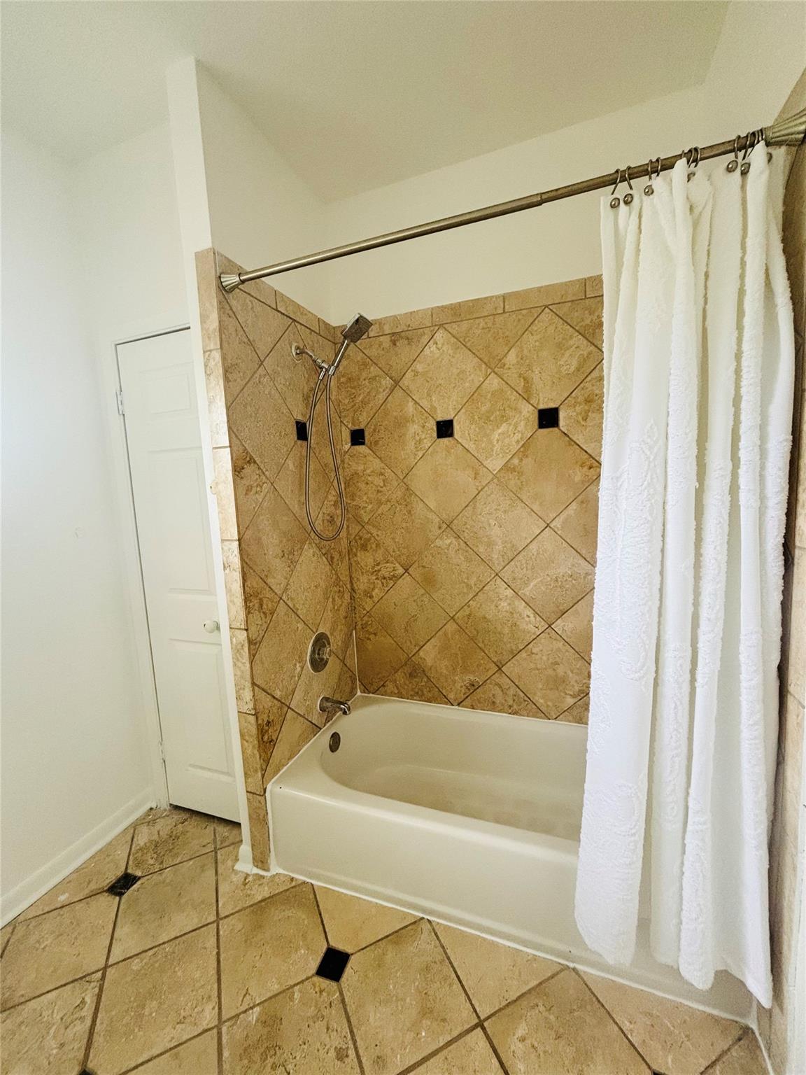 338 Sailmaster St, Lakeway, TX 78734