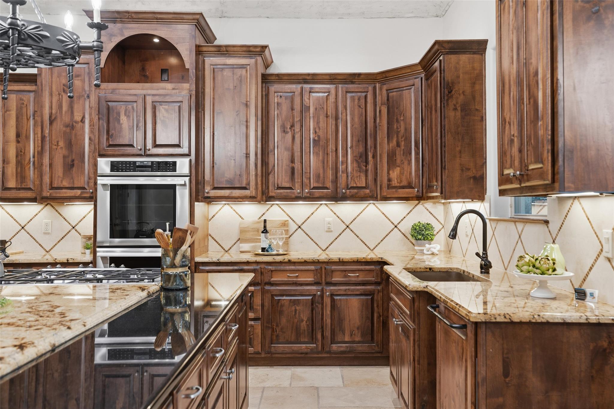 504 Black Wolf Run, Lakeway, TX 78738