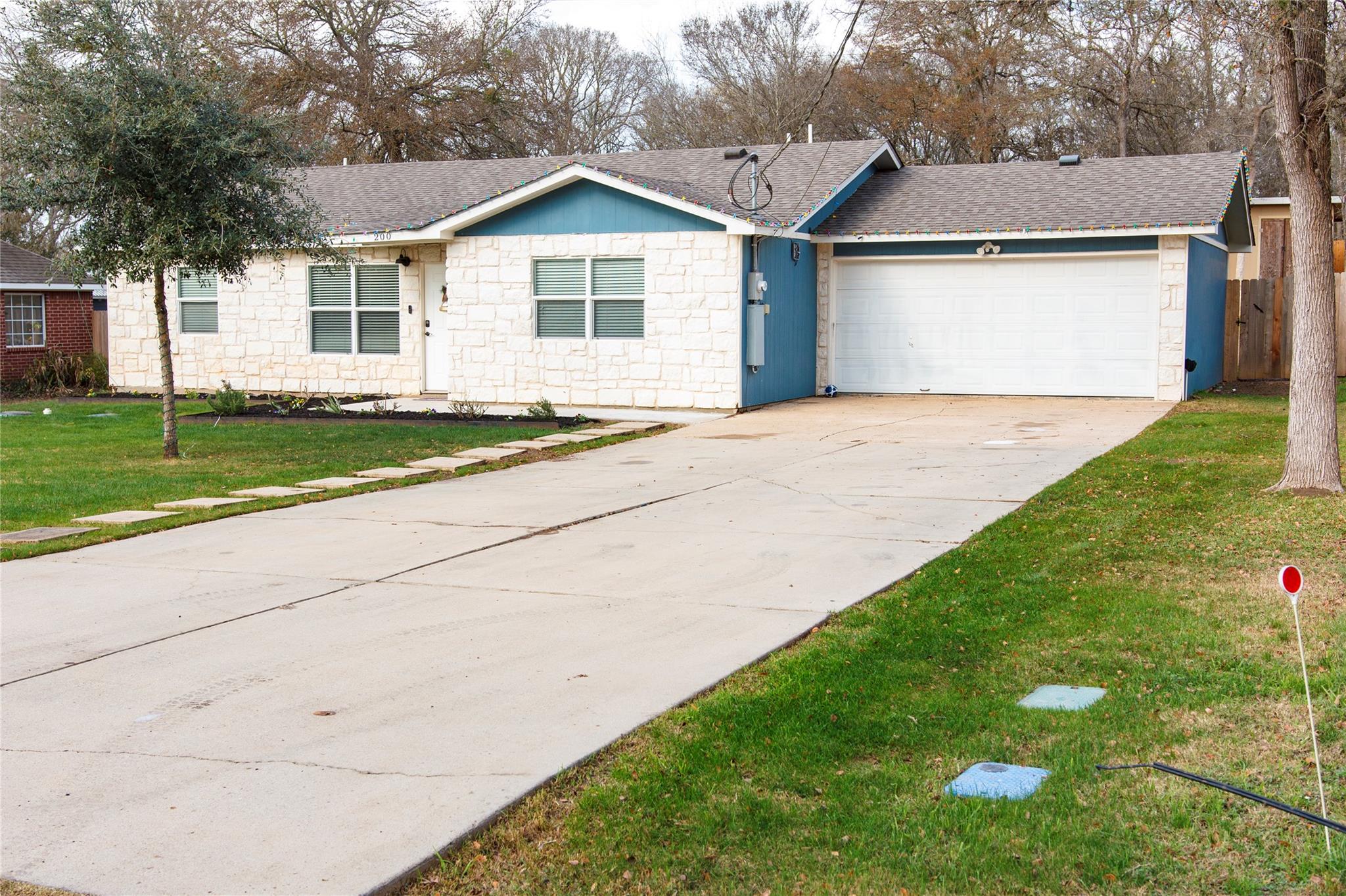 200 E Keanahalululu Ln # R, Bastrop, TX 78602