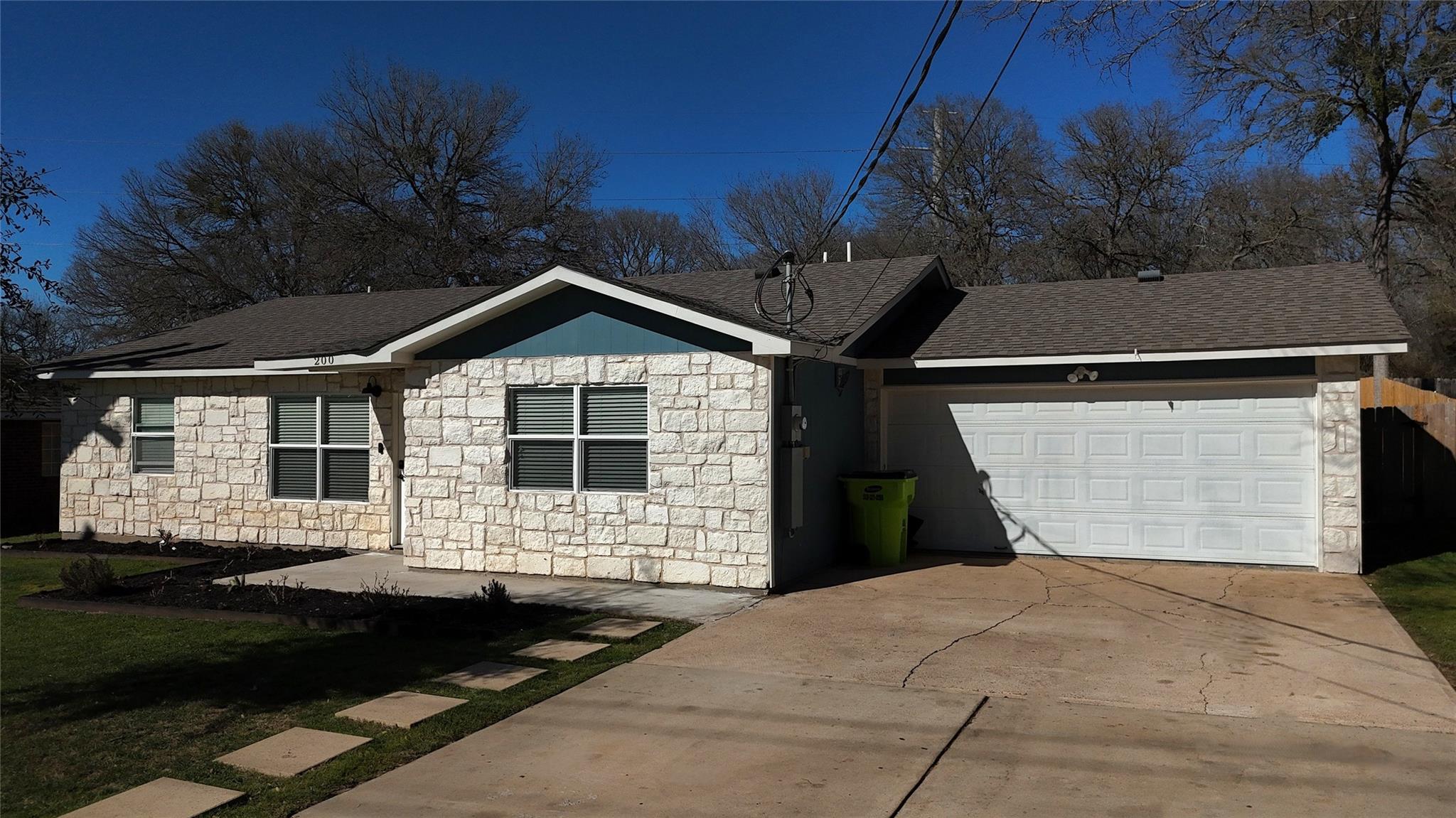 200 E Keanahalululu Ln # R, Bastrop, TX 78602